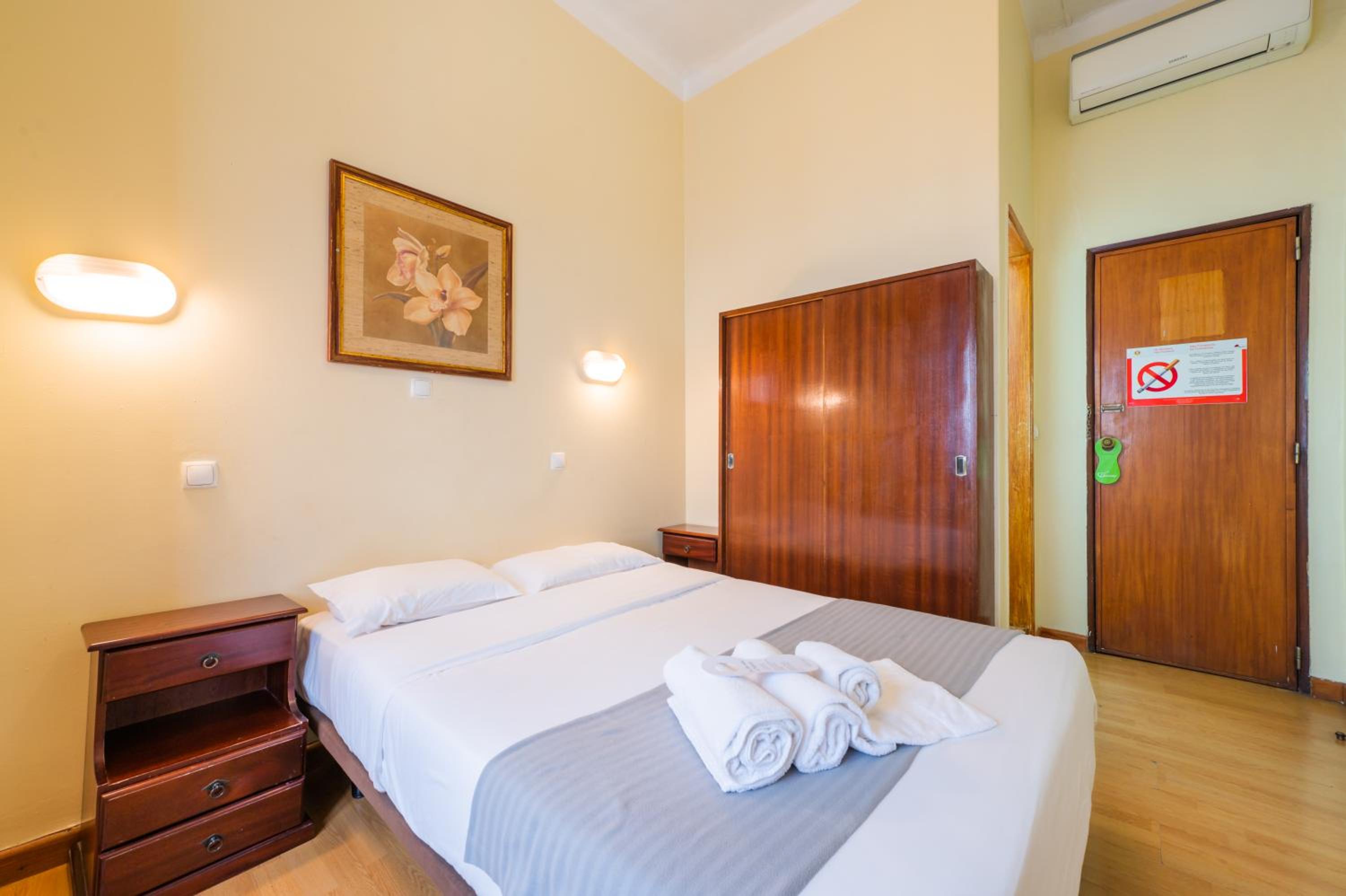 Budget Double Room with Shared Toilet photo 1