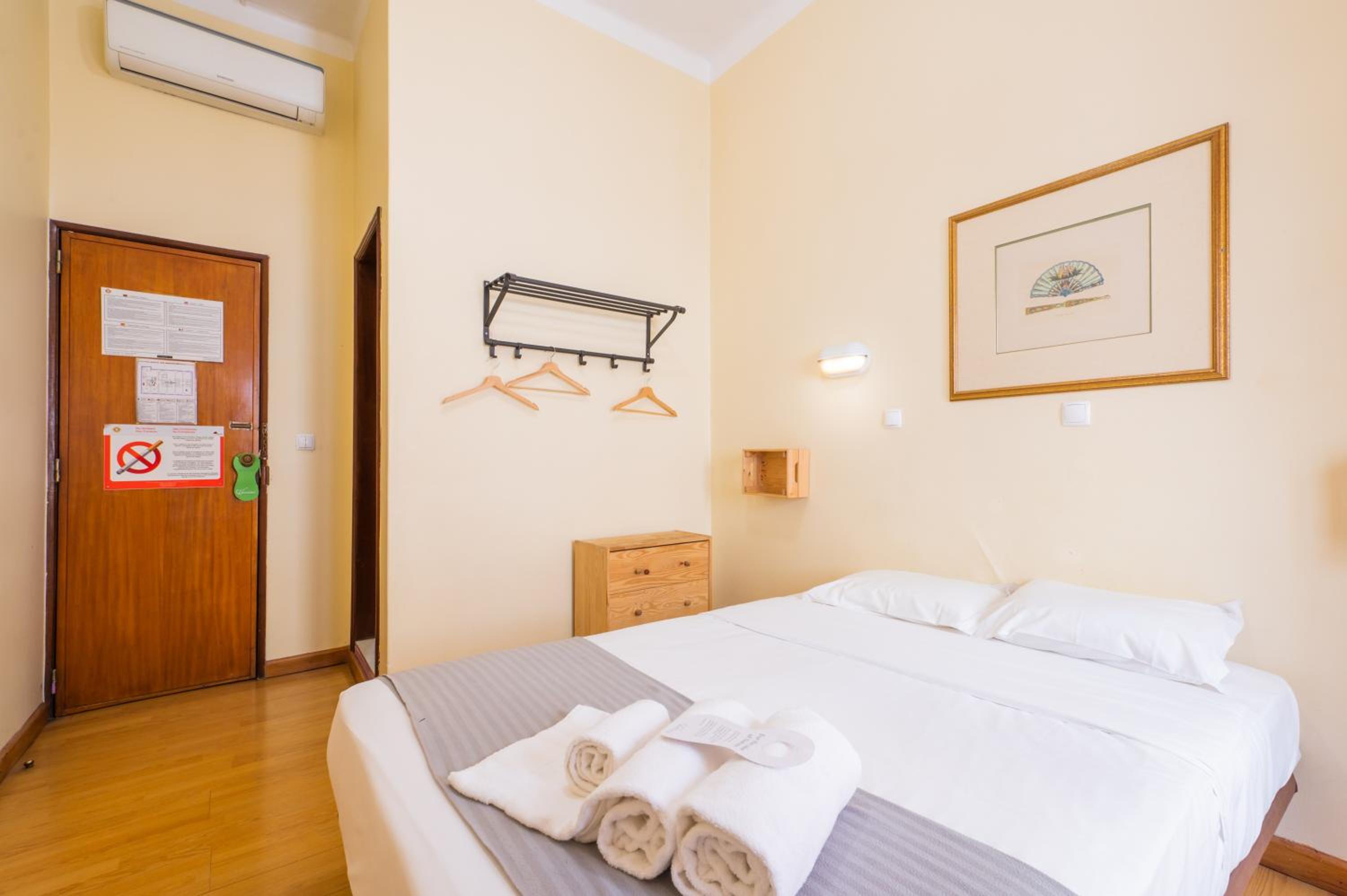 Standard Double Room - Photo 15