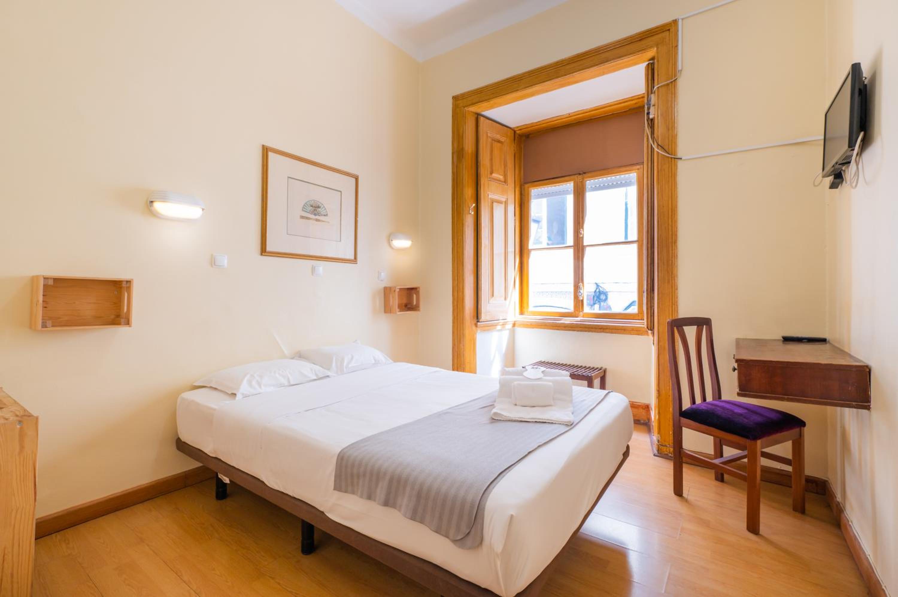 Standard Double Room - Photo 14