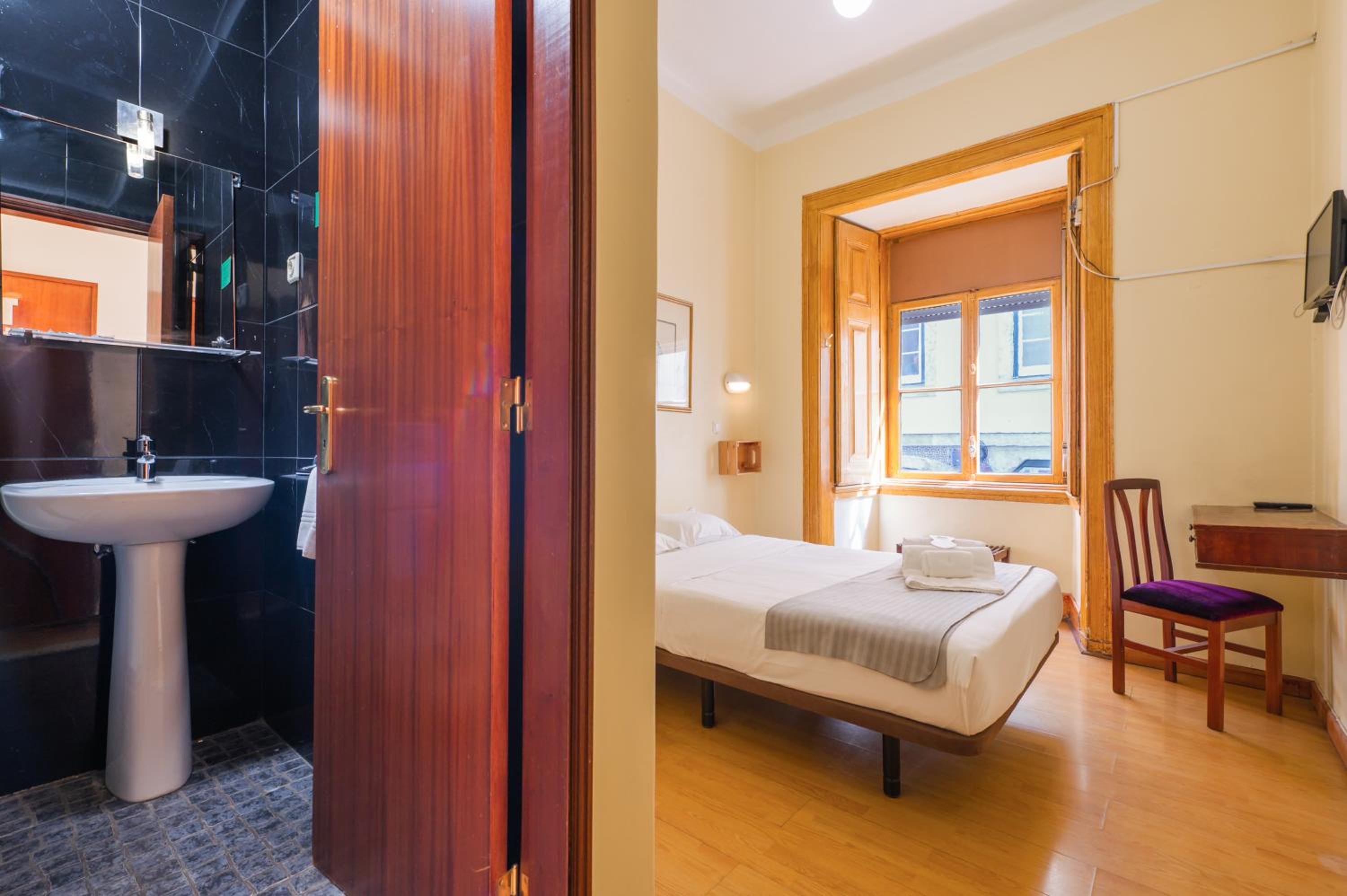 Standard Double Room - Photo 2
