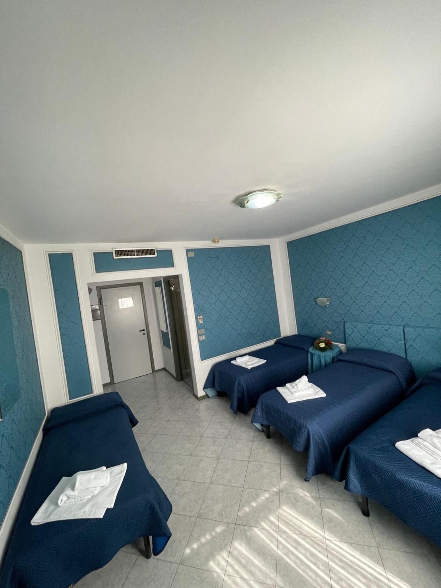 Quadruple Room - Photo 2