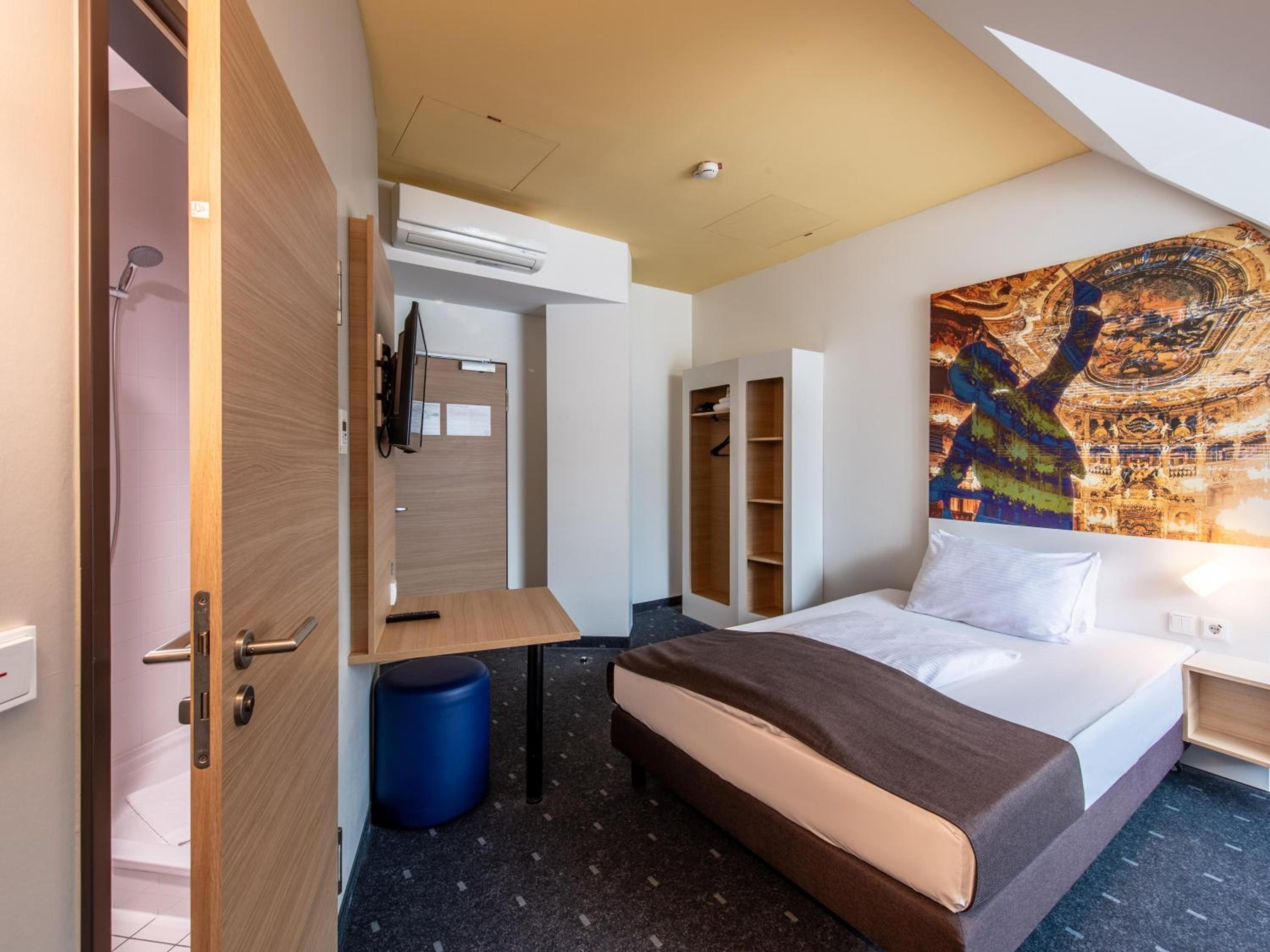 Single Room thumbnail 5