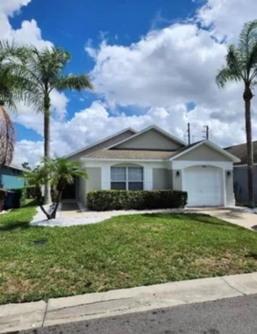 Three-Bedroom House photo 2