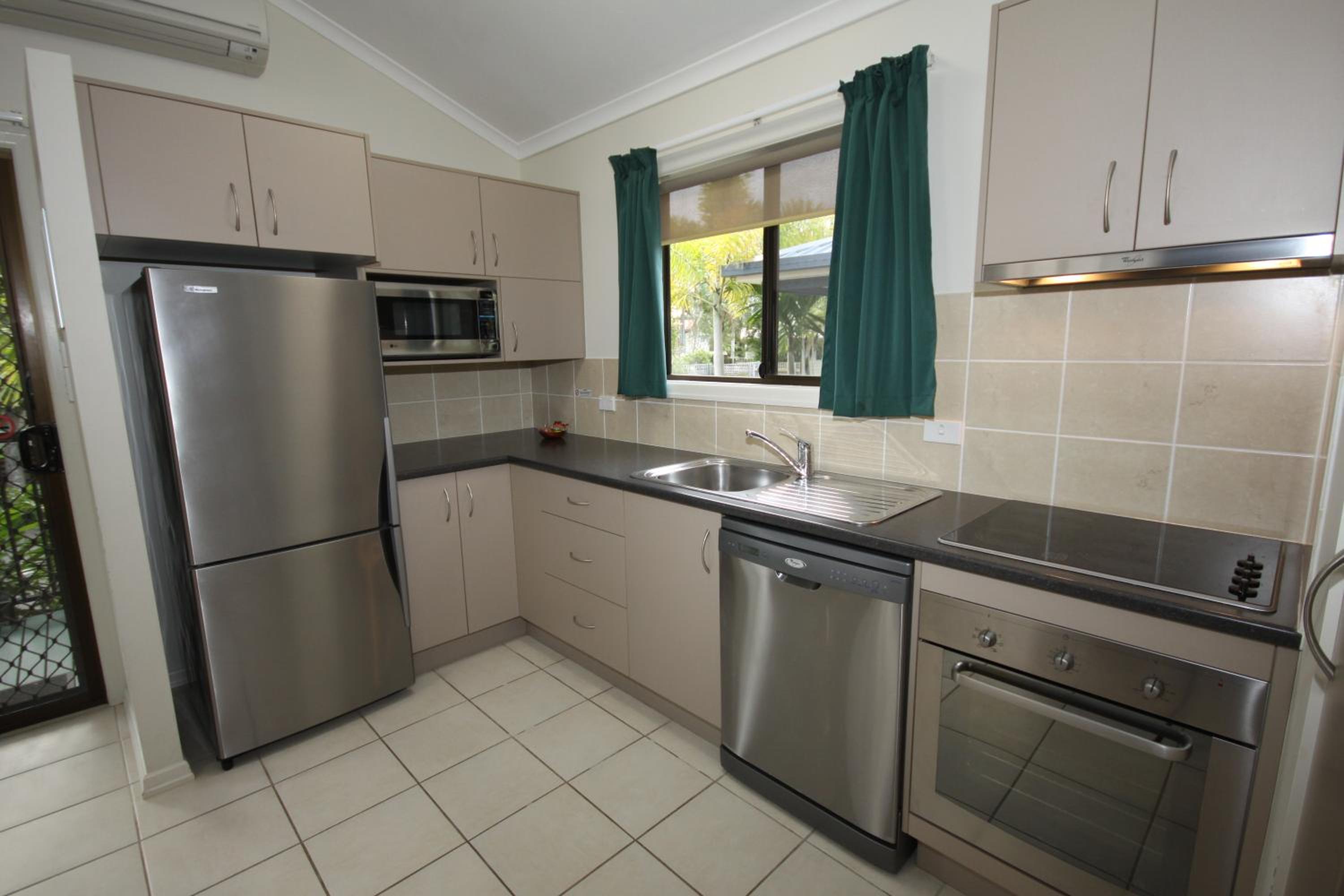 Three-Bedroom Villa photo 2