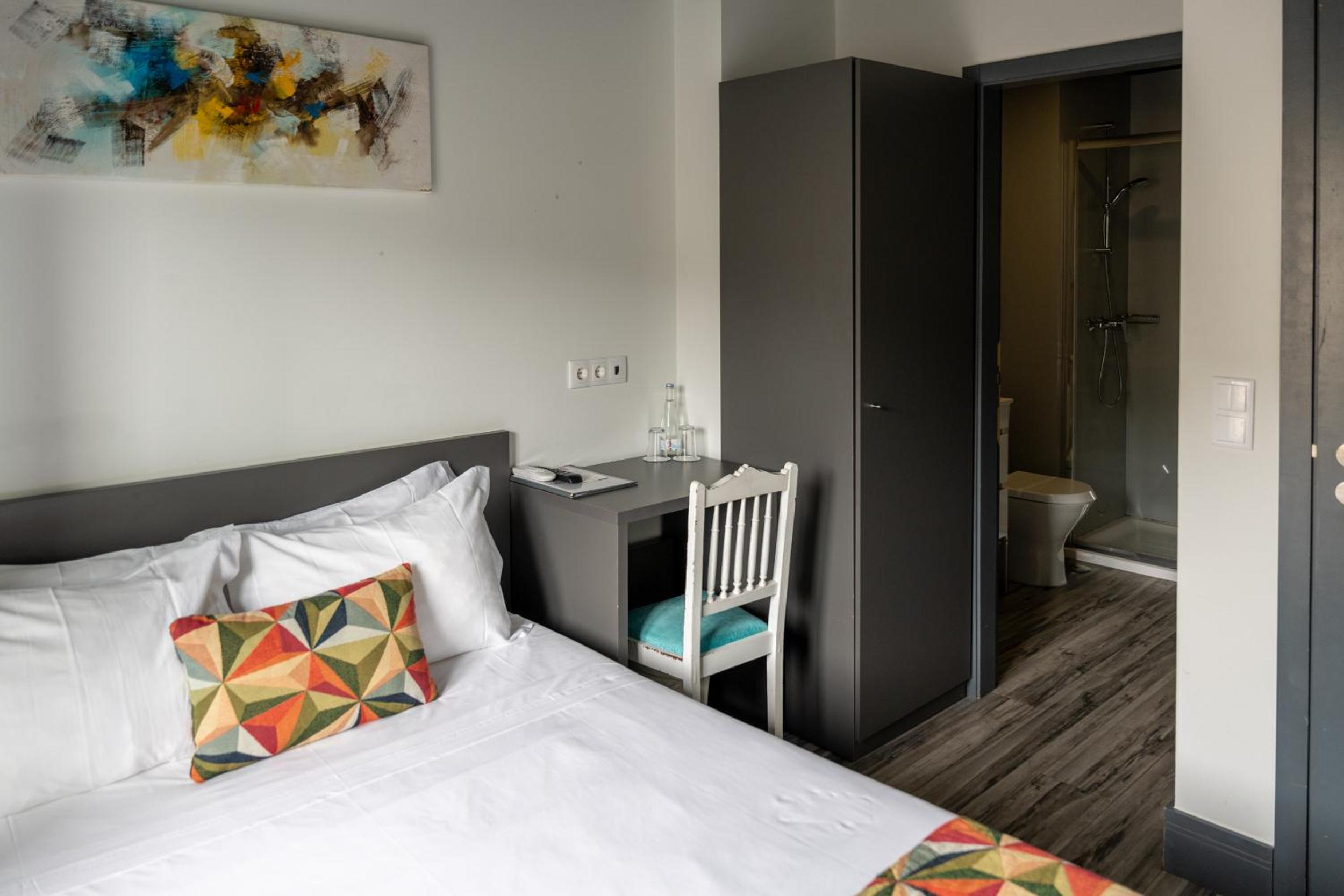 Double Room - Photo 5