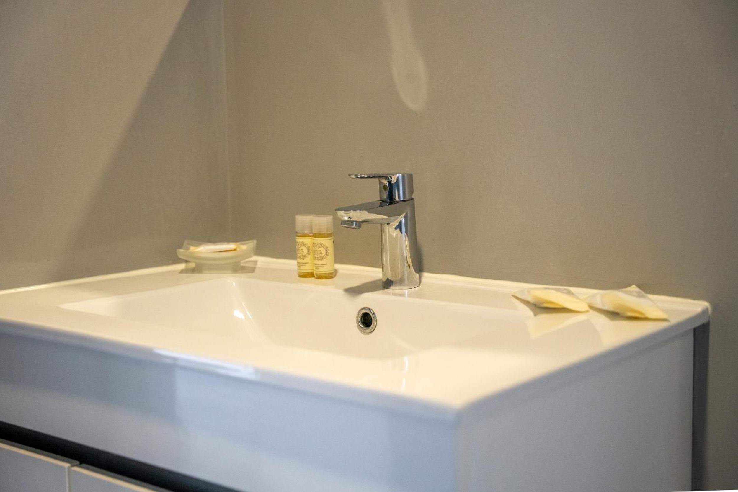 Double Room - Photo 3