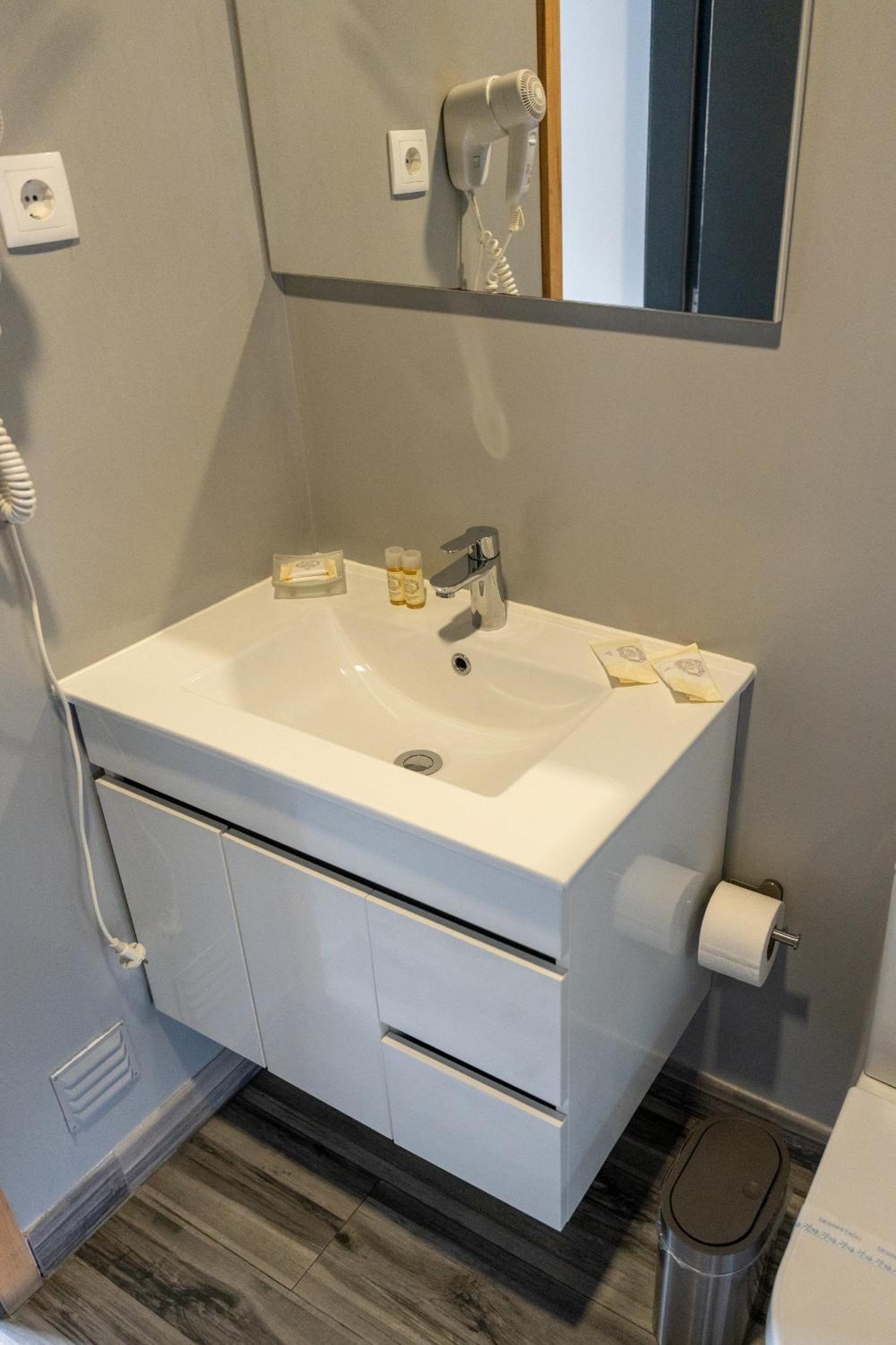 Double Room - Photo 2