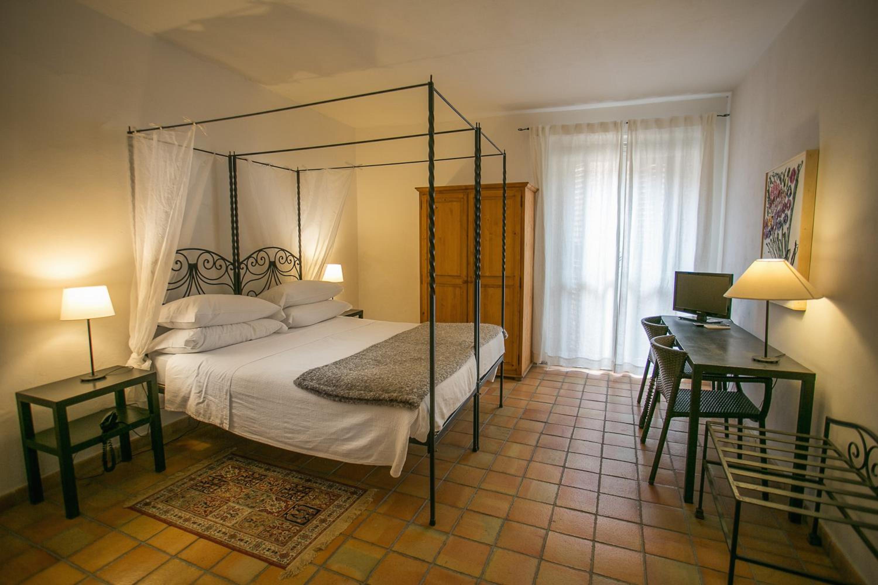 Double Room - Photo 3