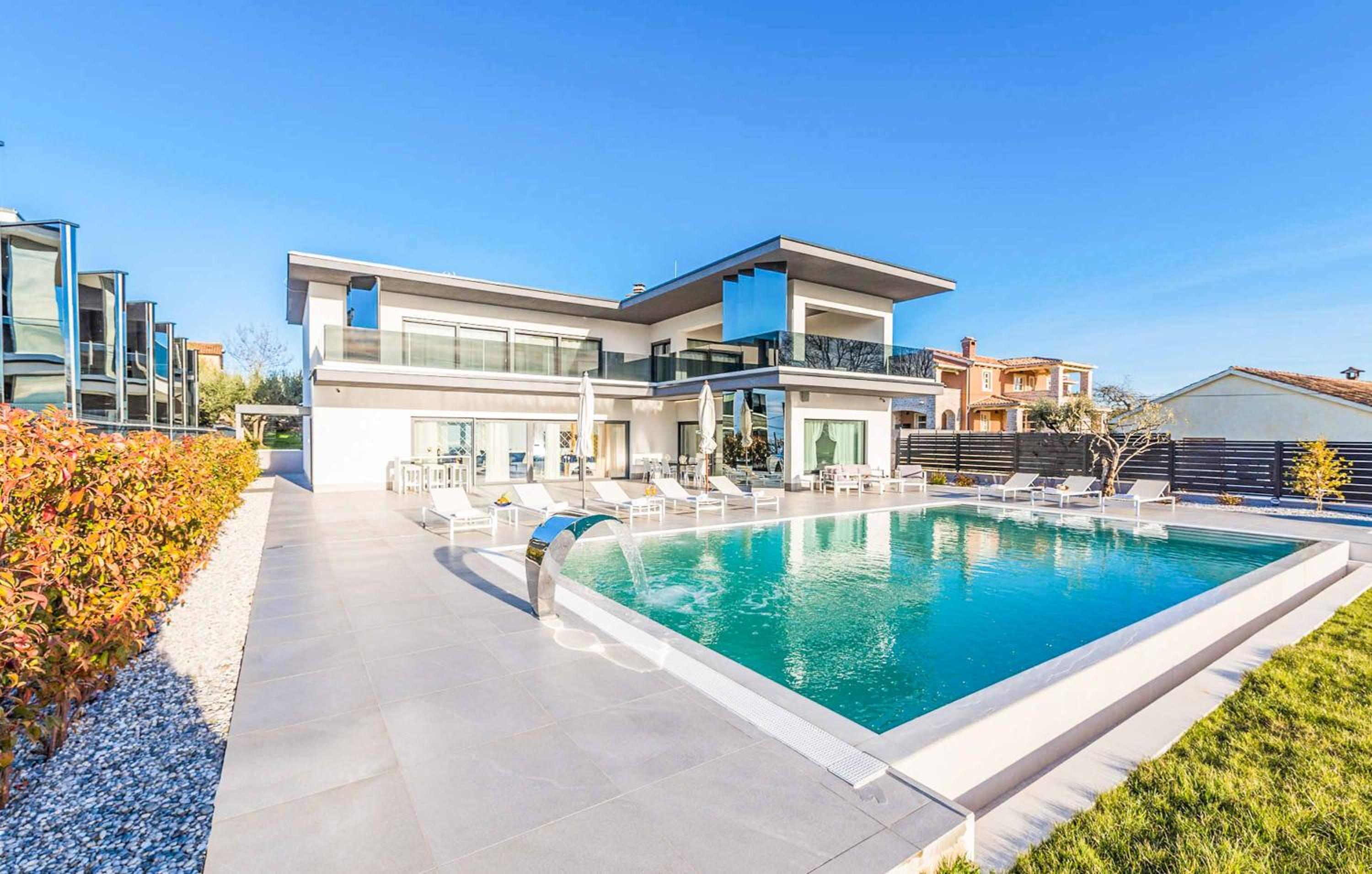 Five-Bedroom Villa photo 3