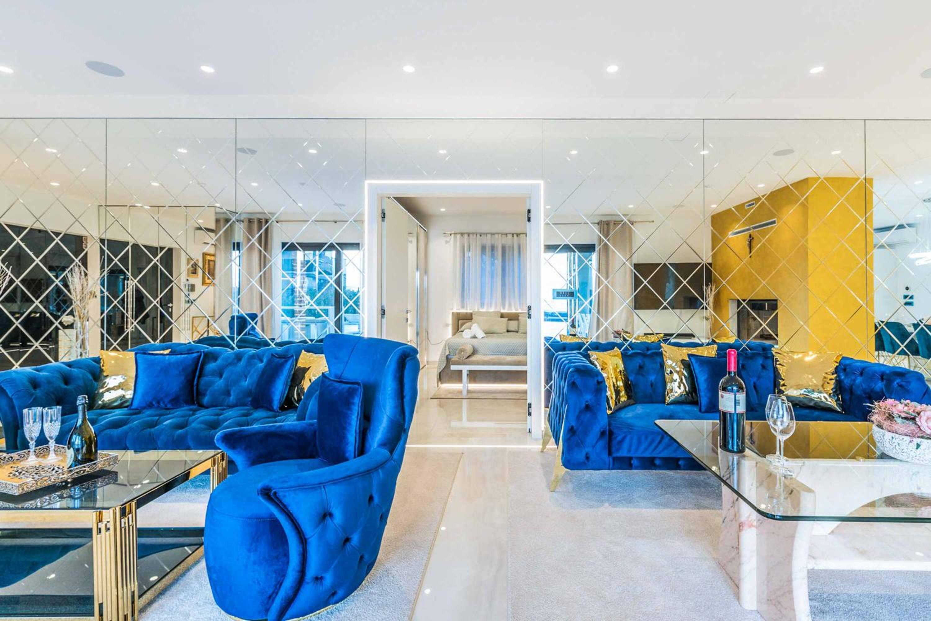 Five-Bedroom Villa photo 1