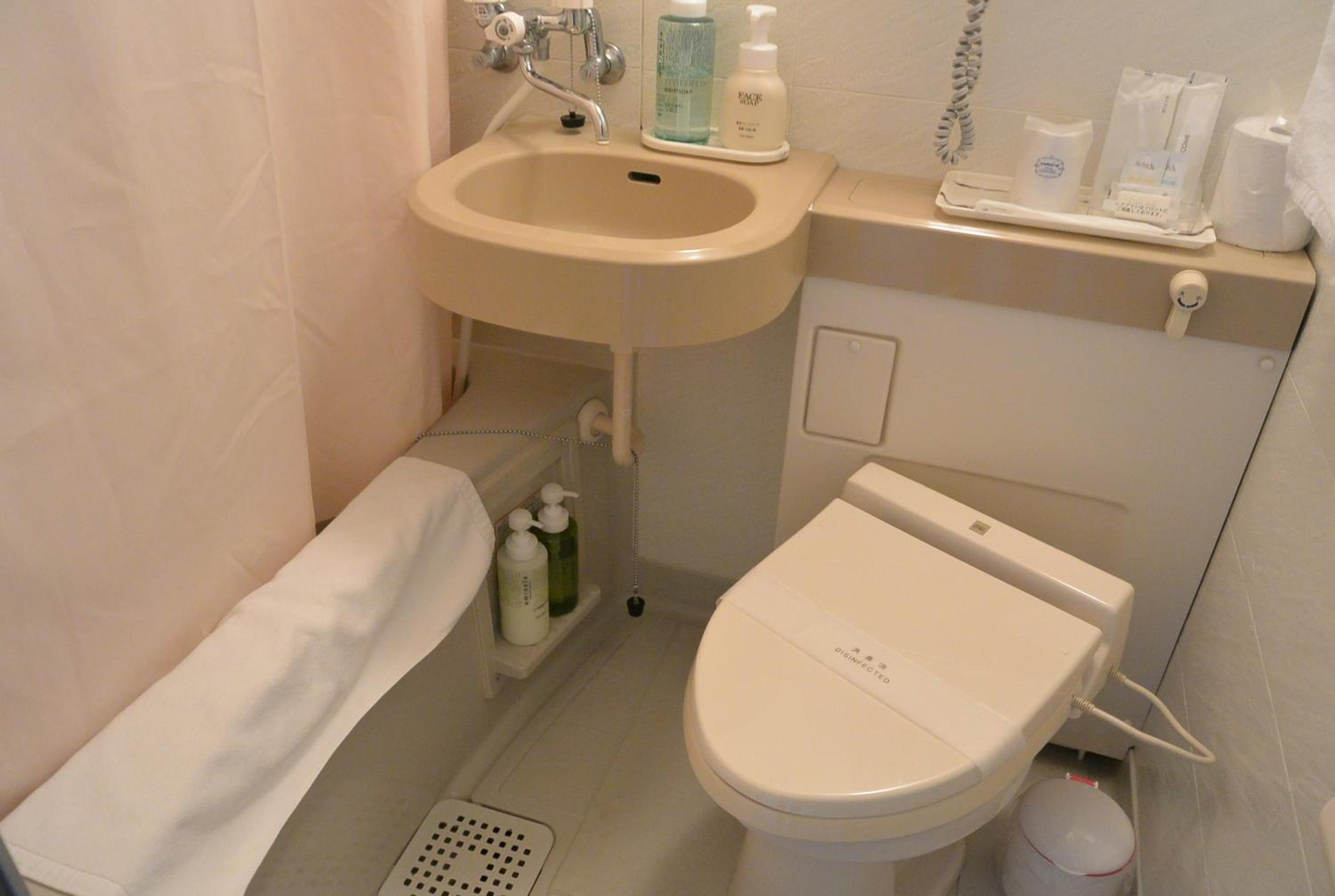 Single Room - Smoking photo 3