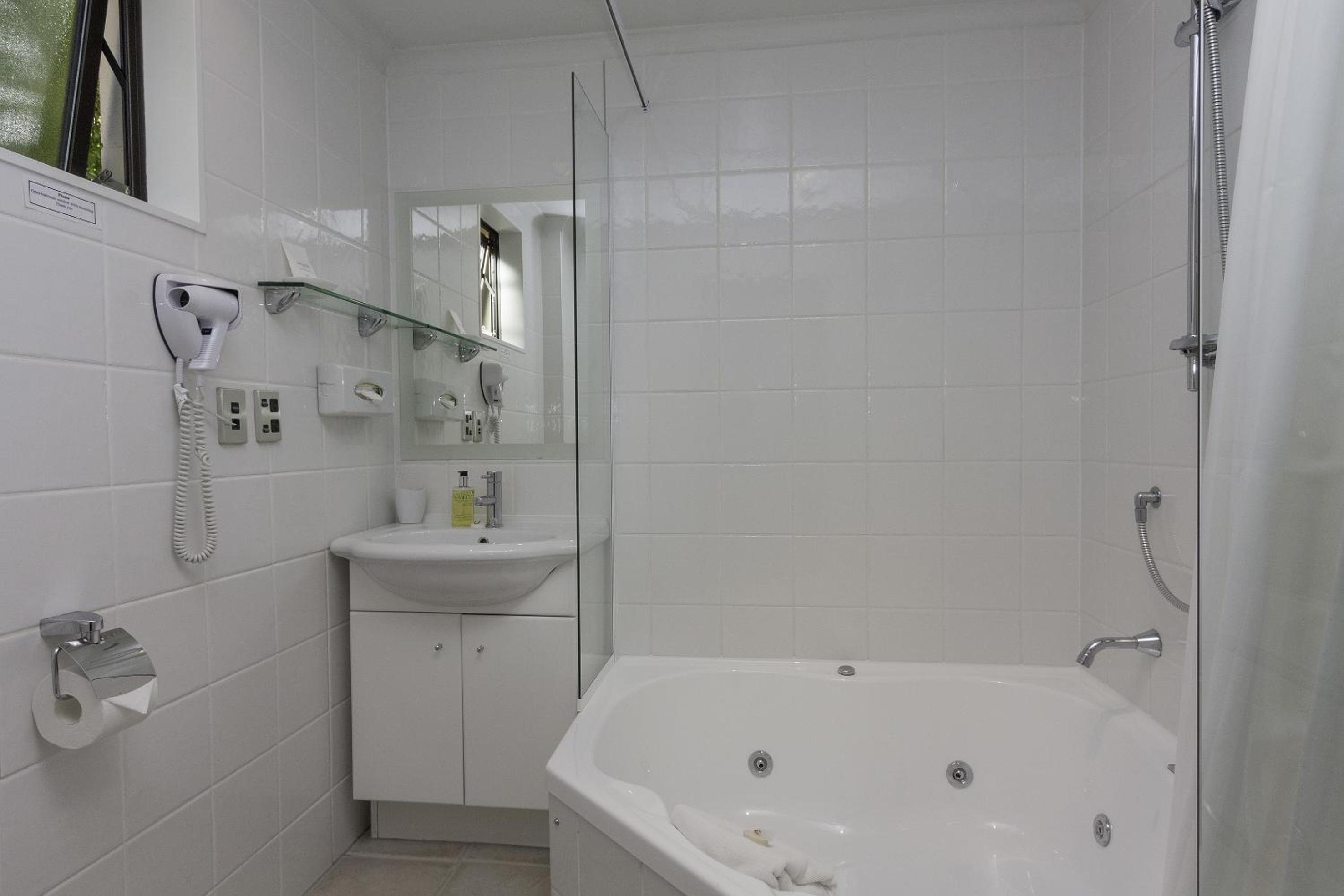 King Studio with Spa Bath - Photo 3
