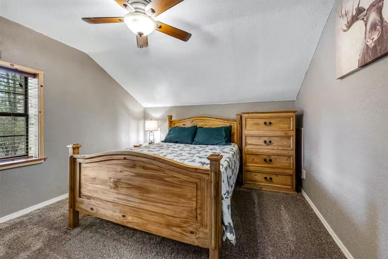 Five-Bedroom House photo 1