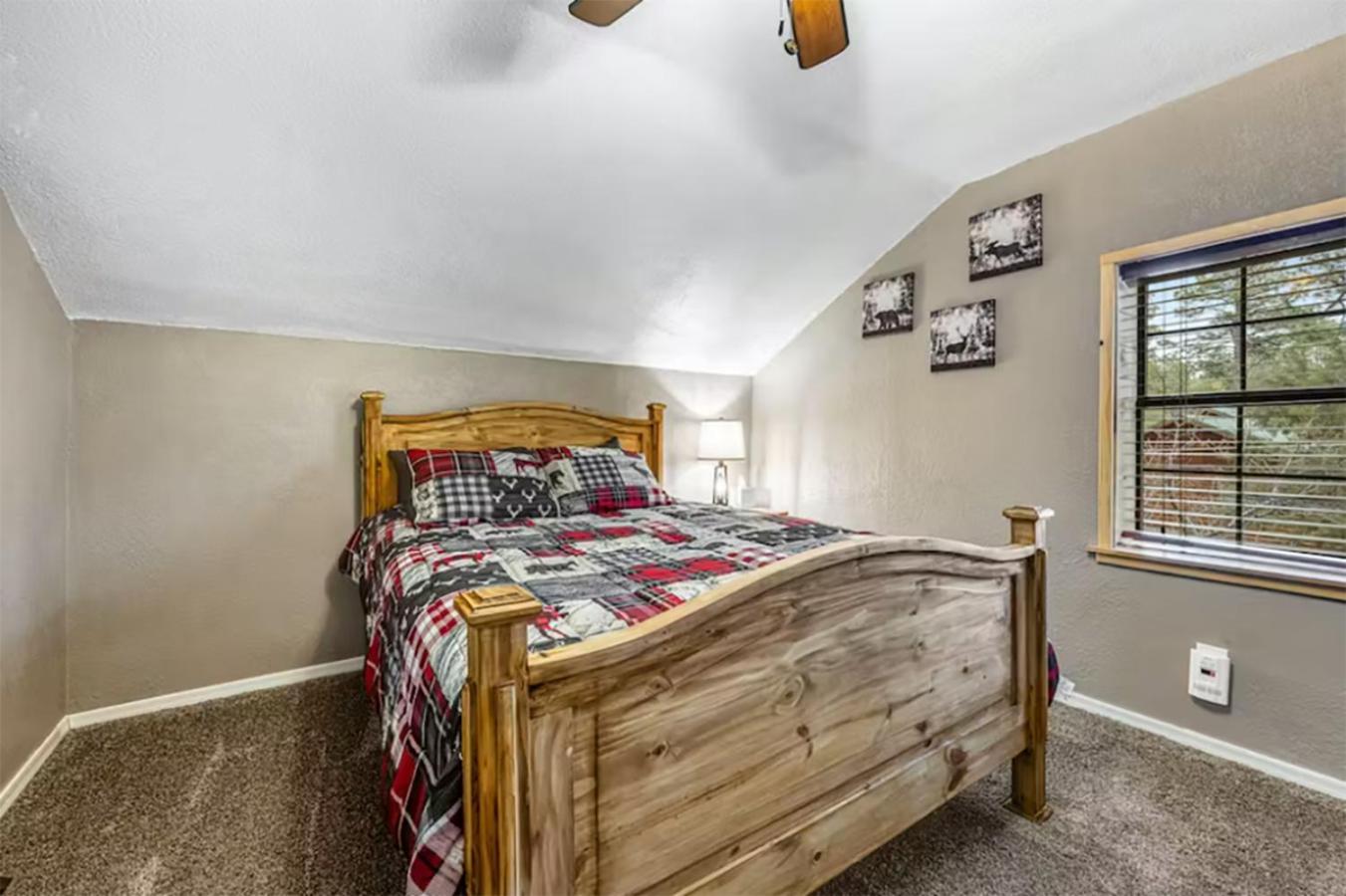 Five-Bedroom House photo 2