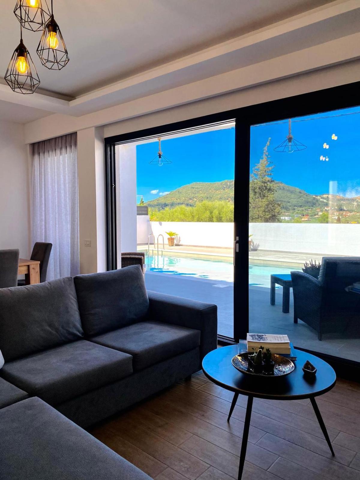 Three-Bedroom Villa photo 3