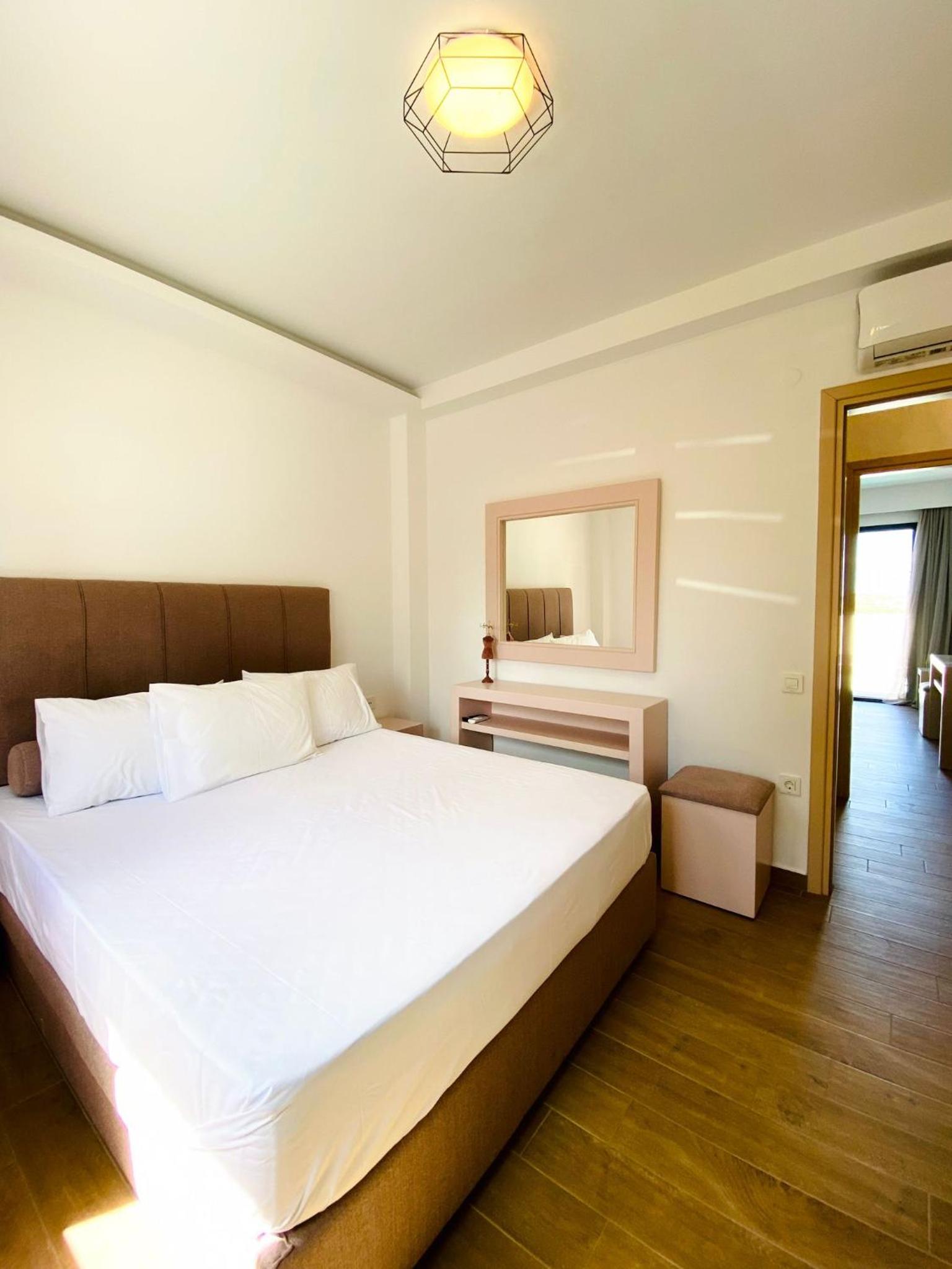 Three-Bedroom Villa photo 1