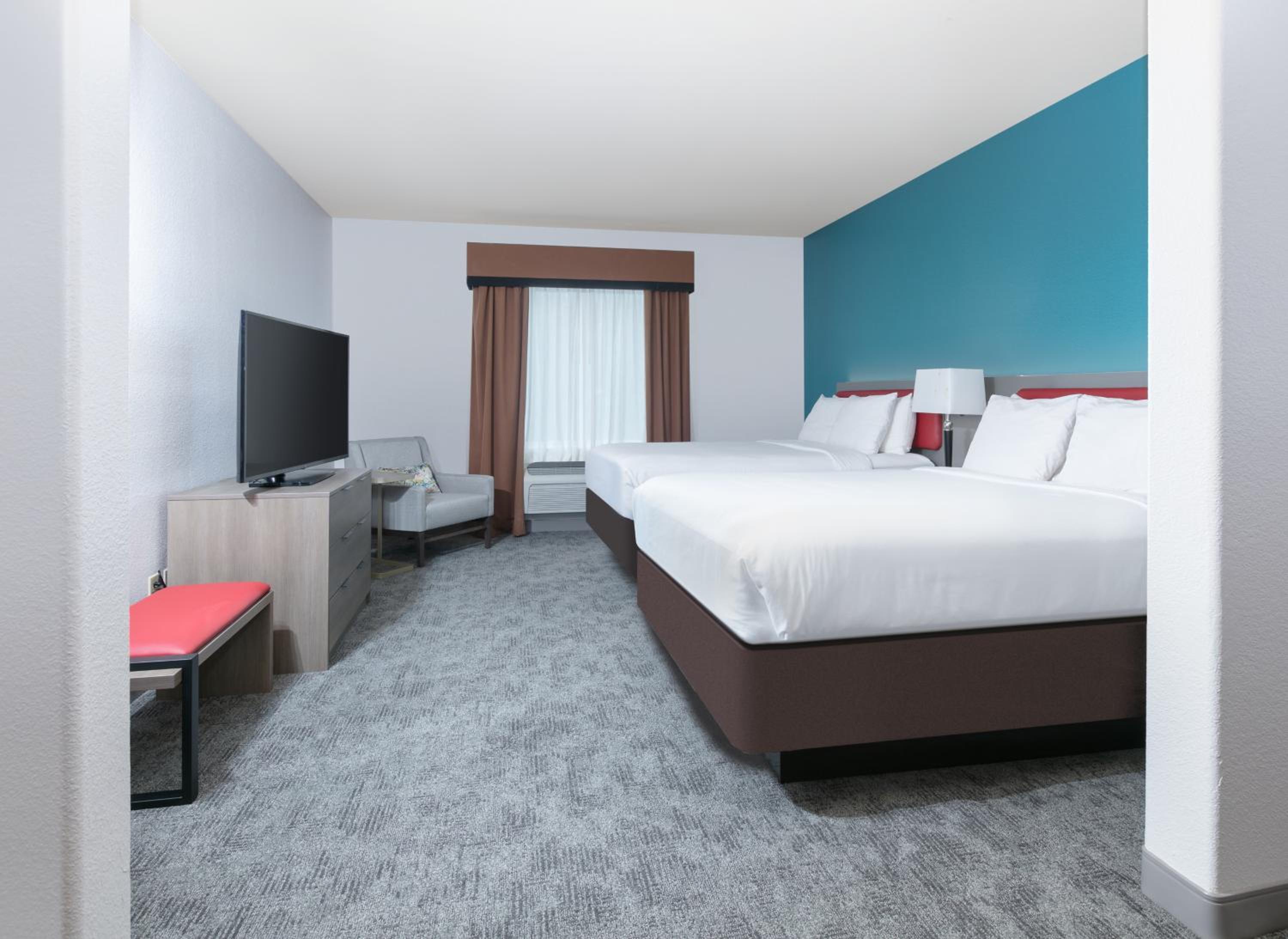 Queen Suite with Two Queen Beds - Non-Smoking - Photo 2