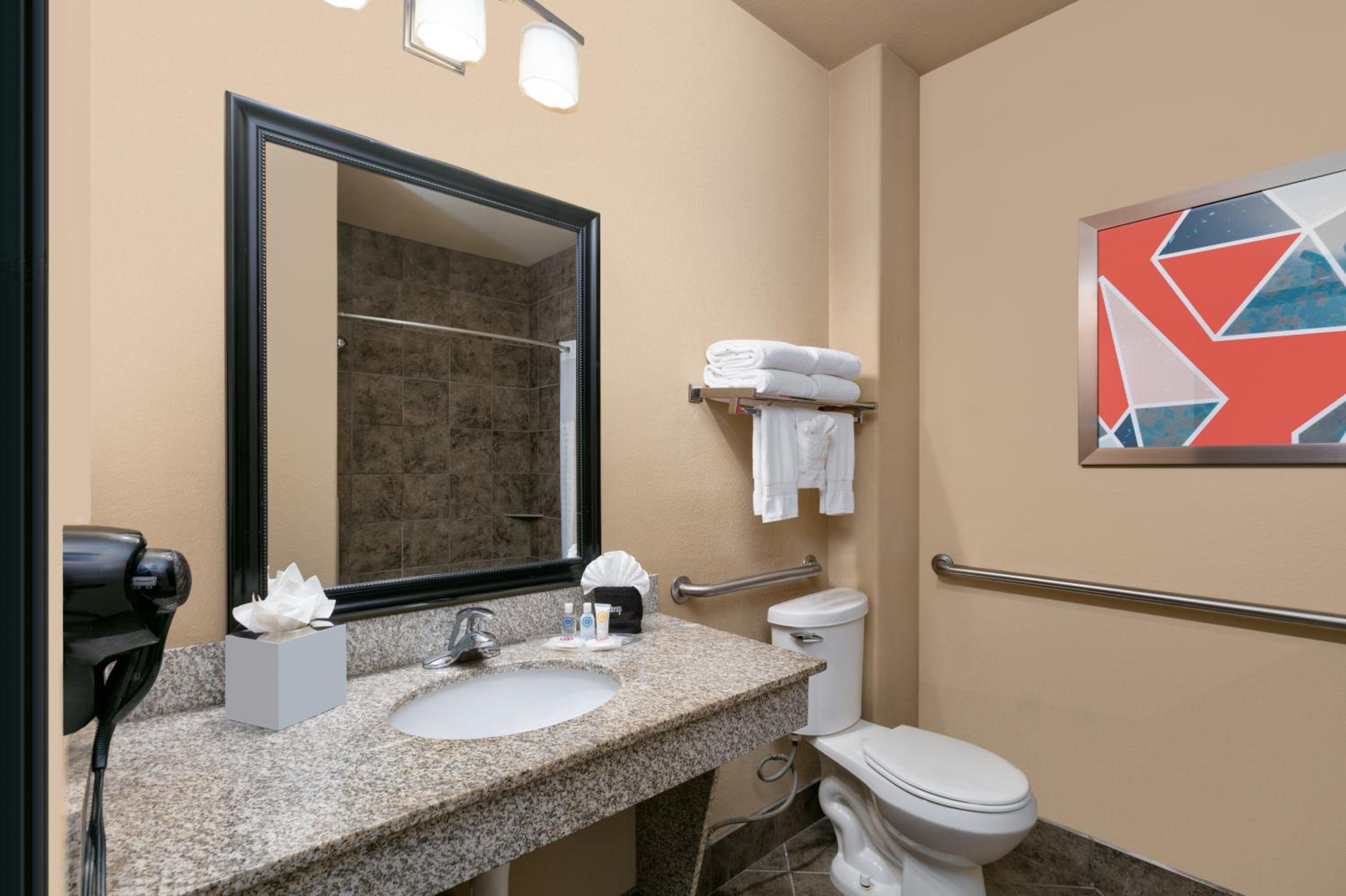 King Suite - Non-Smoking - Photo 3