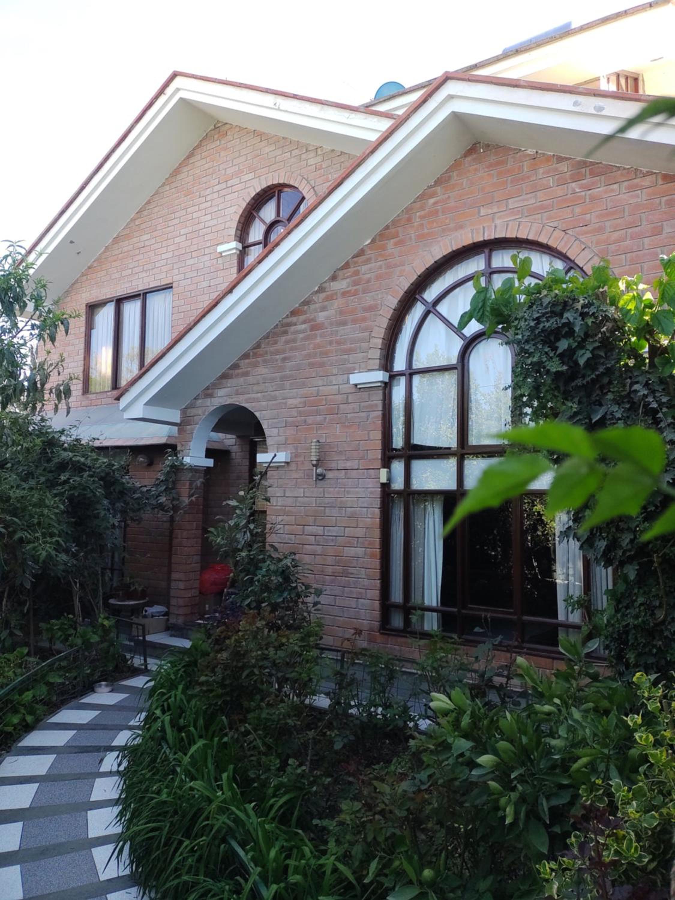Three-Bedroom House photo 2