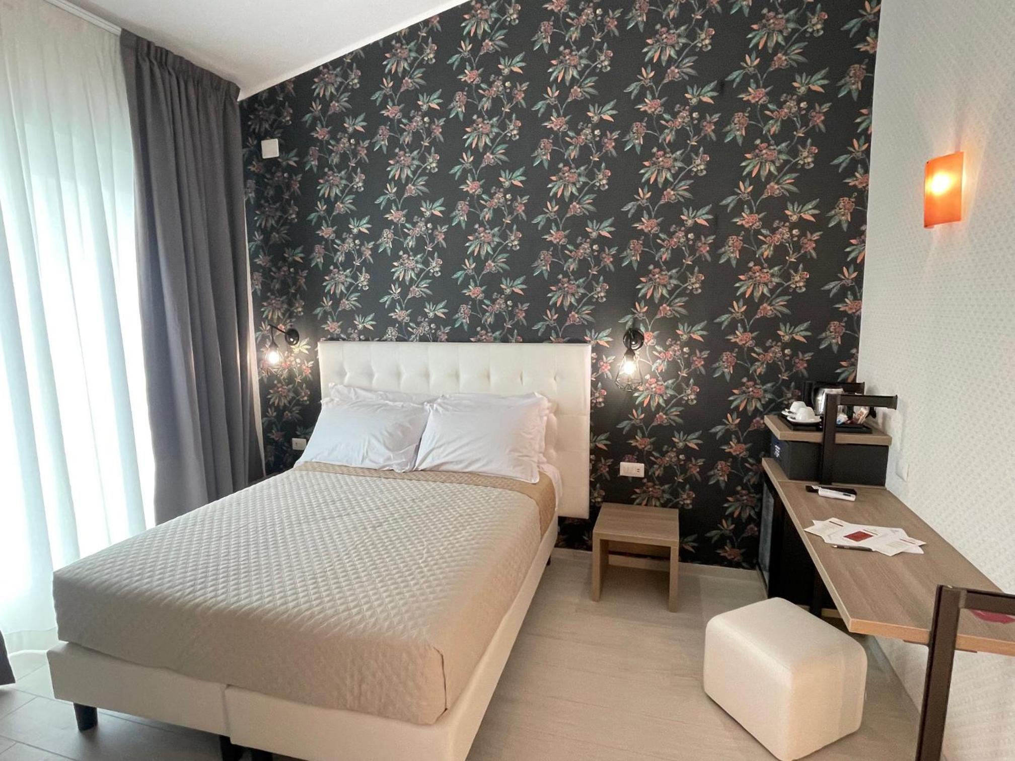 Small Double Room photo 1