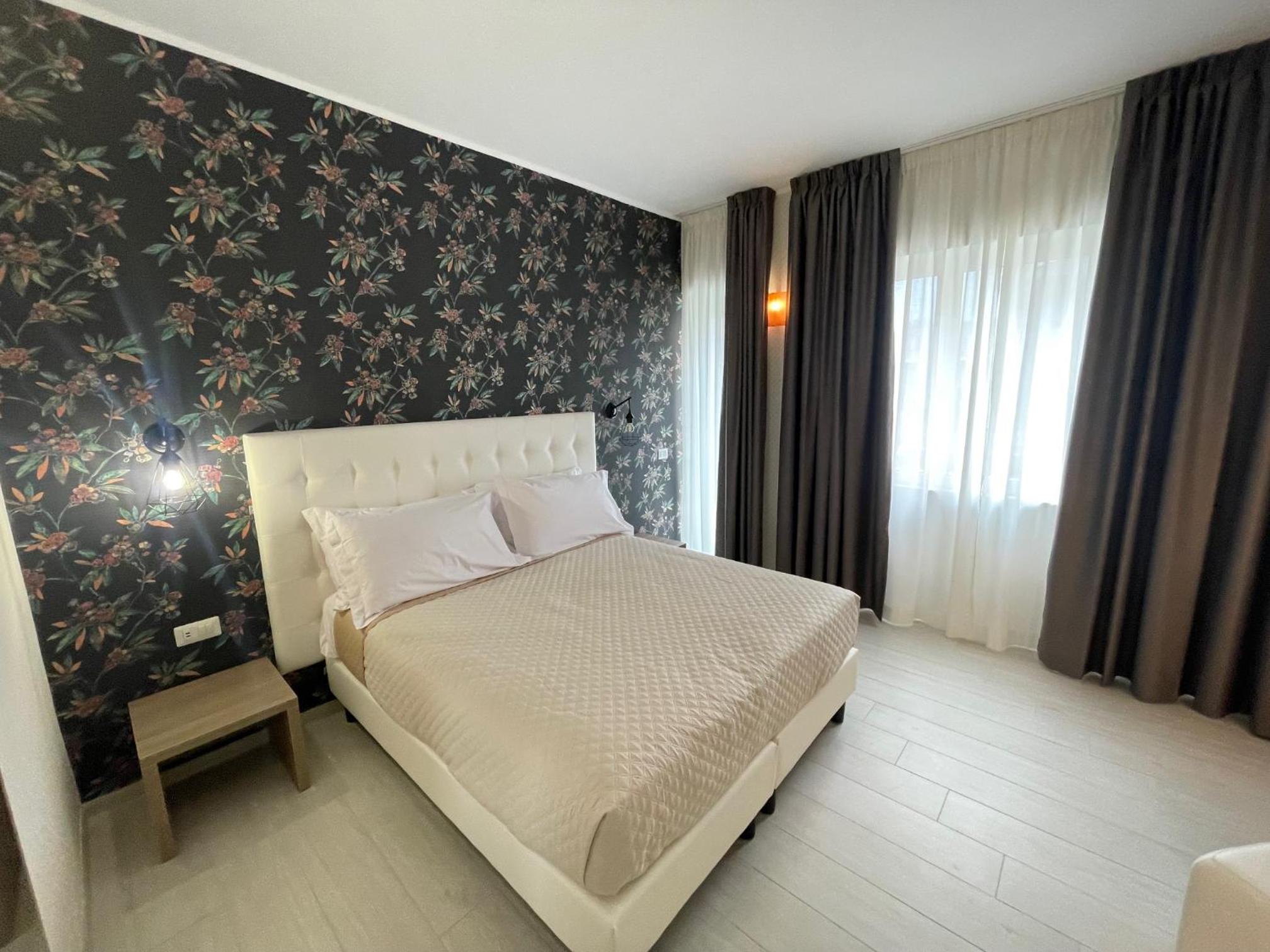 Deluxe Double or Twin Room with Balcony photo 1