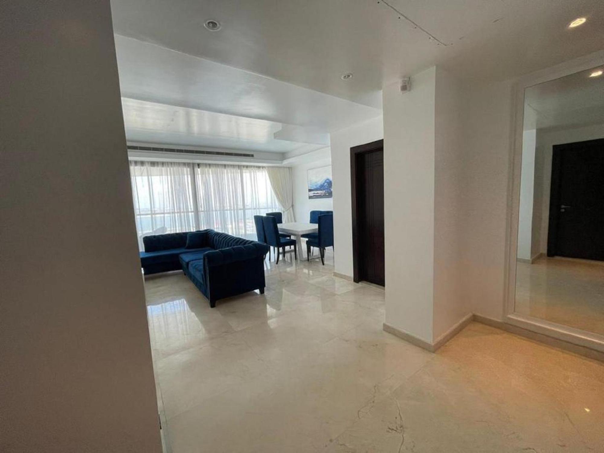 Apartment with Balcony photo 3