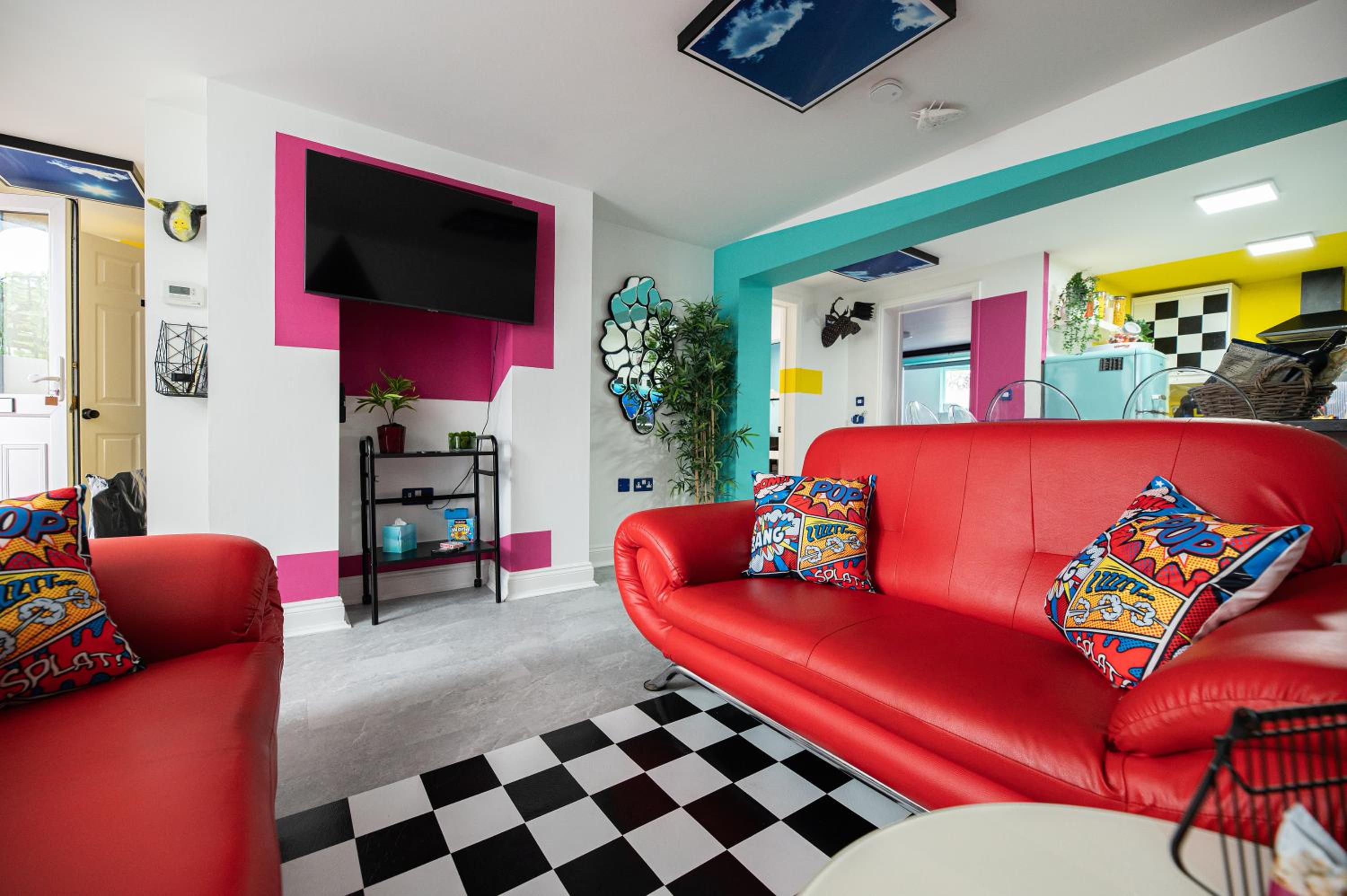 Six-Bedroom House photo 1