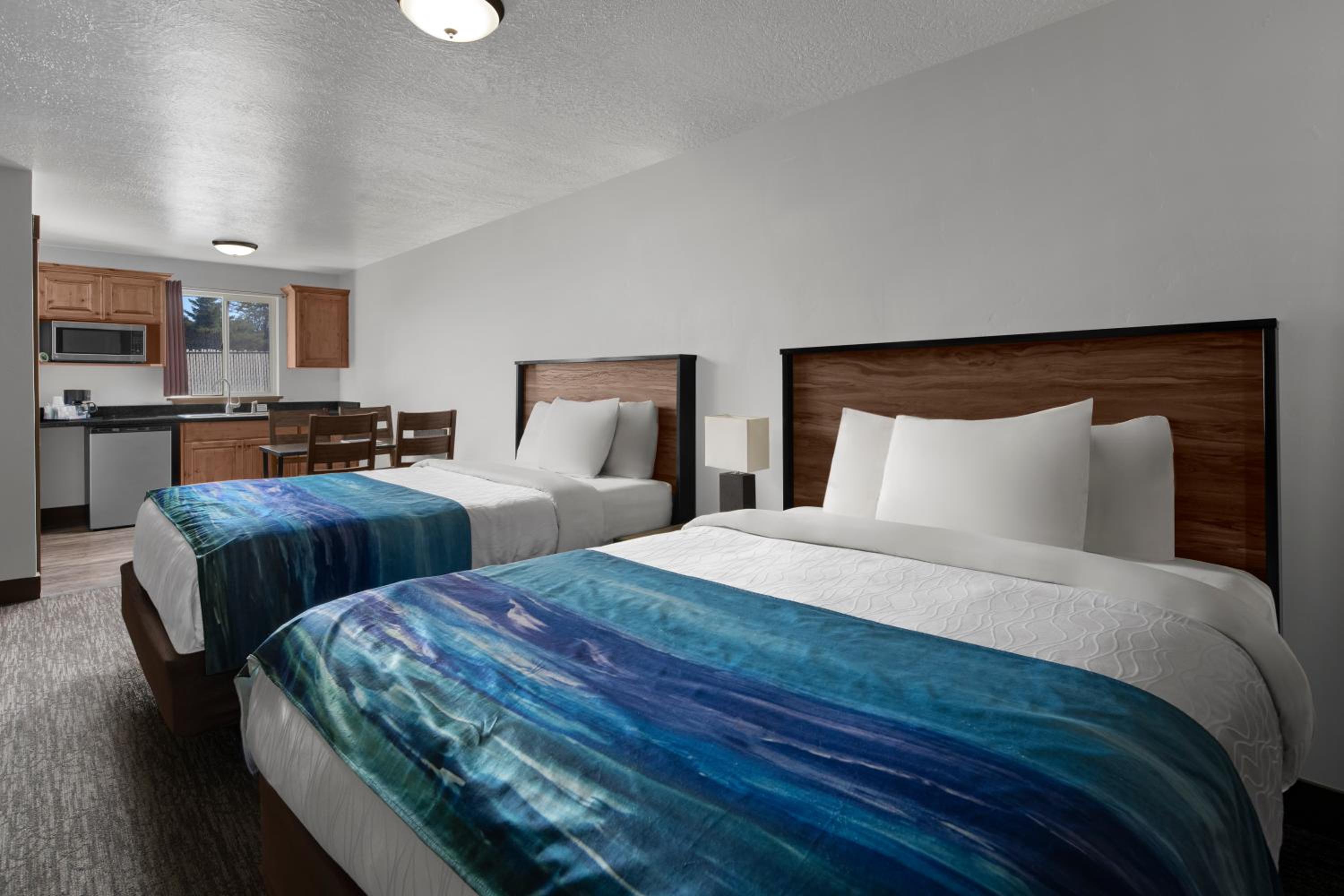 Park Hotel-Tri-Level Condo (Sleeps 12) photo 1