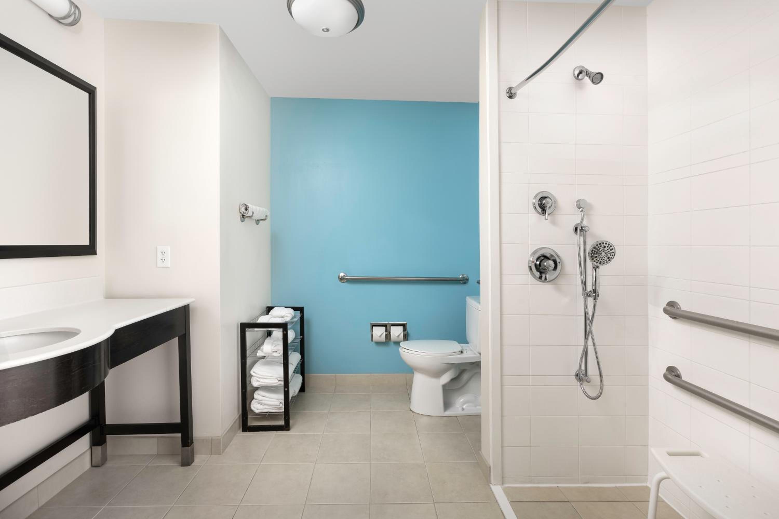 King Suite - Accessible/Non-Smoking
