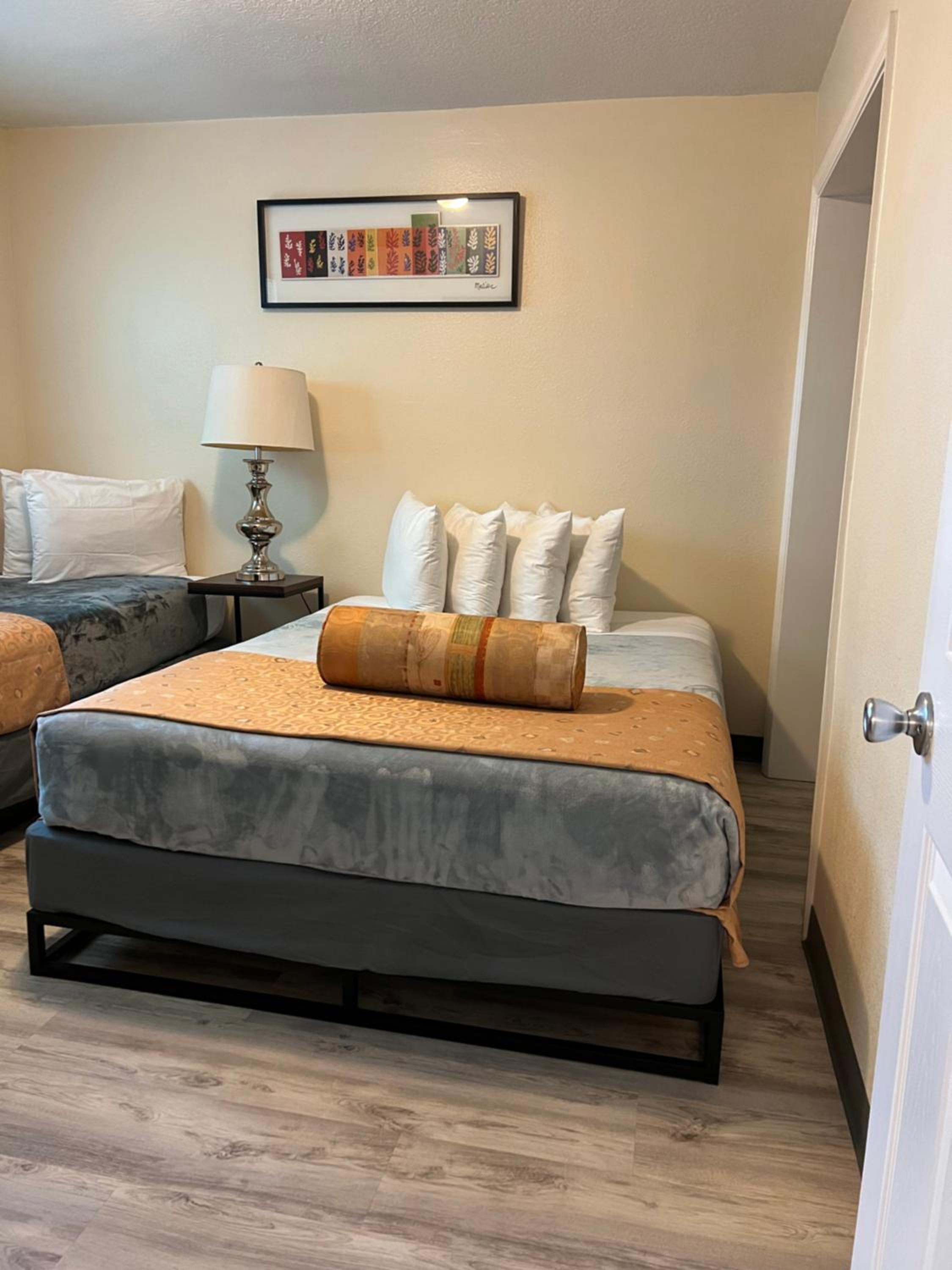 One-Bedroom Apartment with Two Beds photo 2