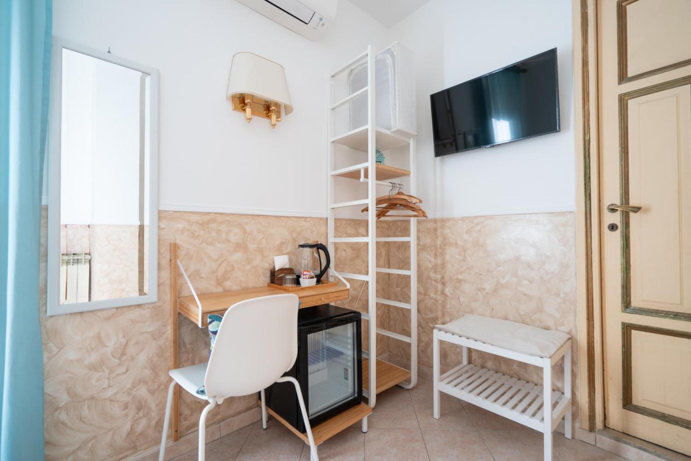Superior Single Room with French Bed photo 3