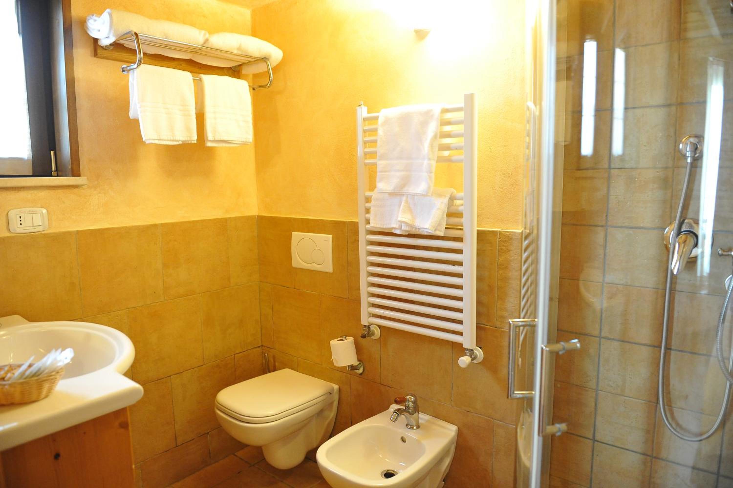 Double or Twin Room - Photo 7