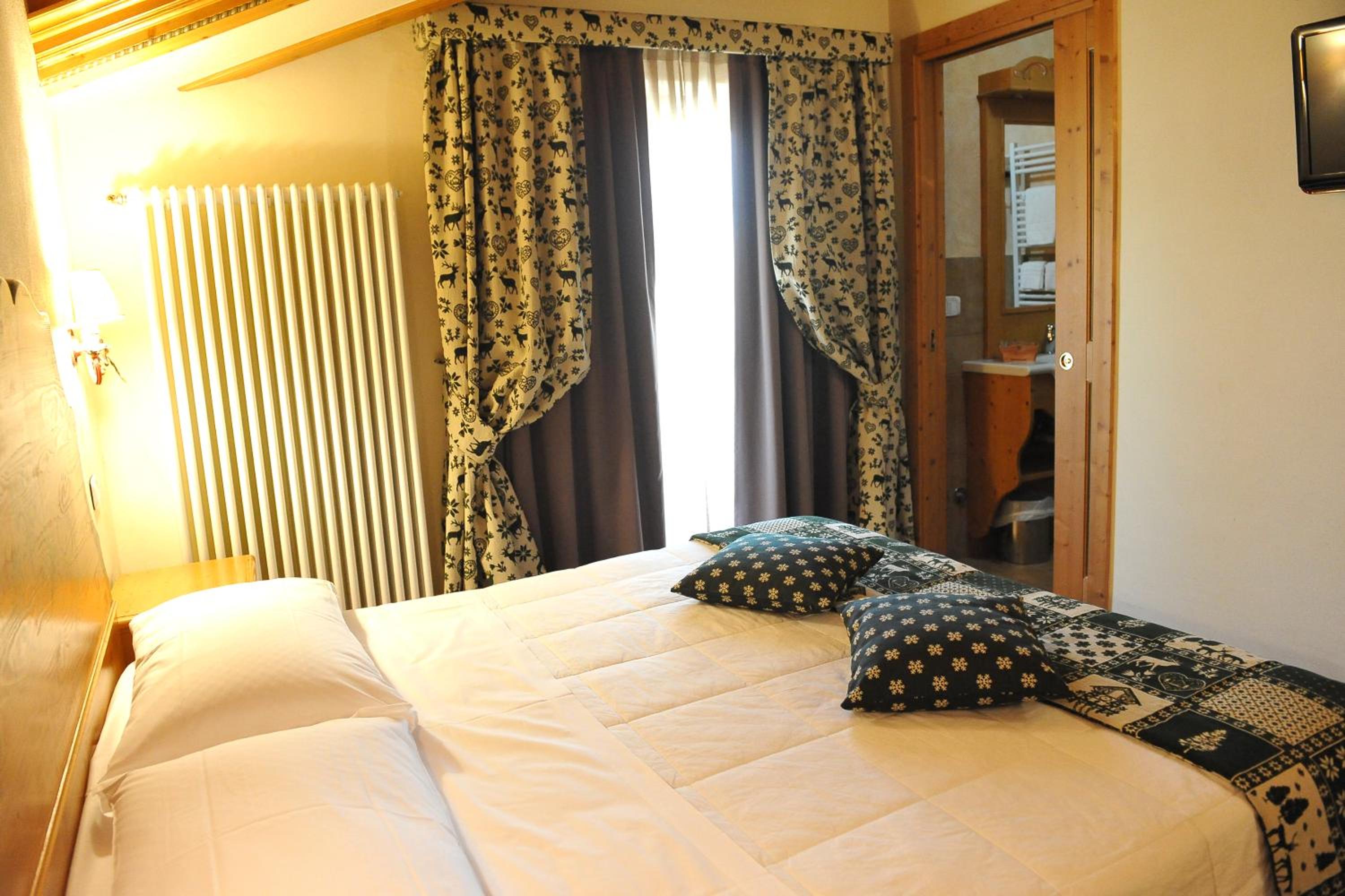 Double or Twin Room - Photo 9