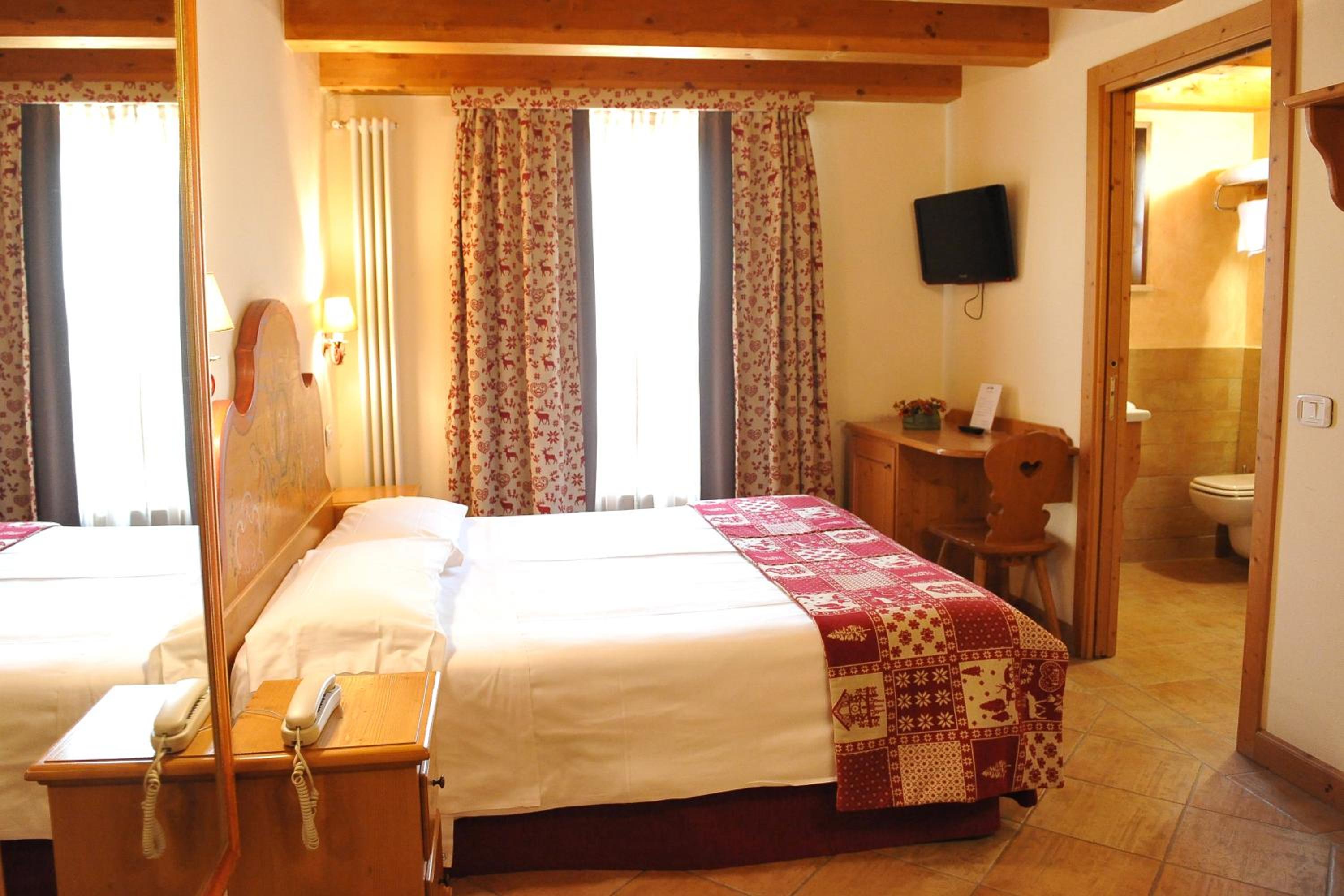 Double or Twin Room - Photo 5