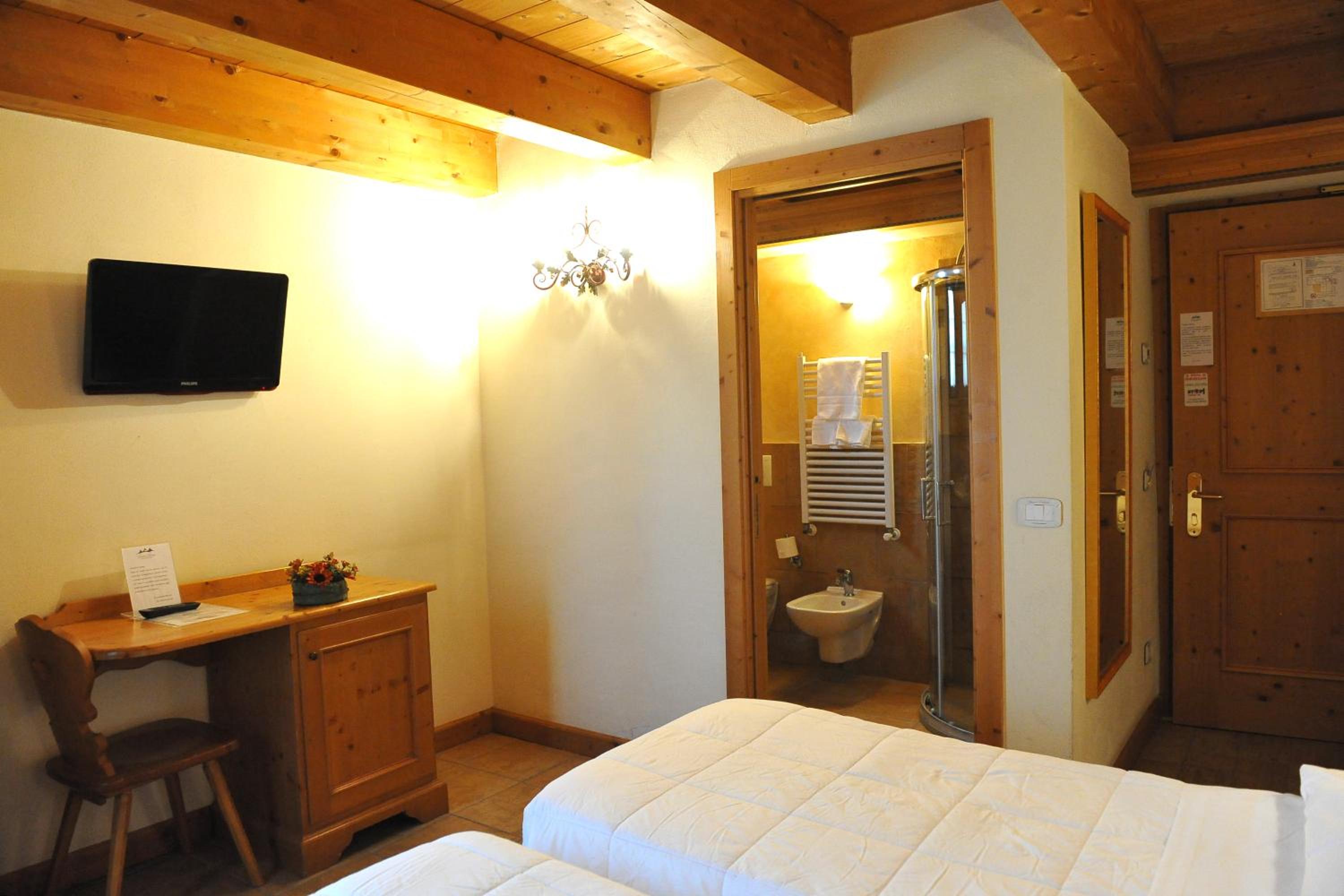 Double or Twin Room - Photo 19