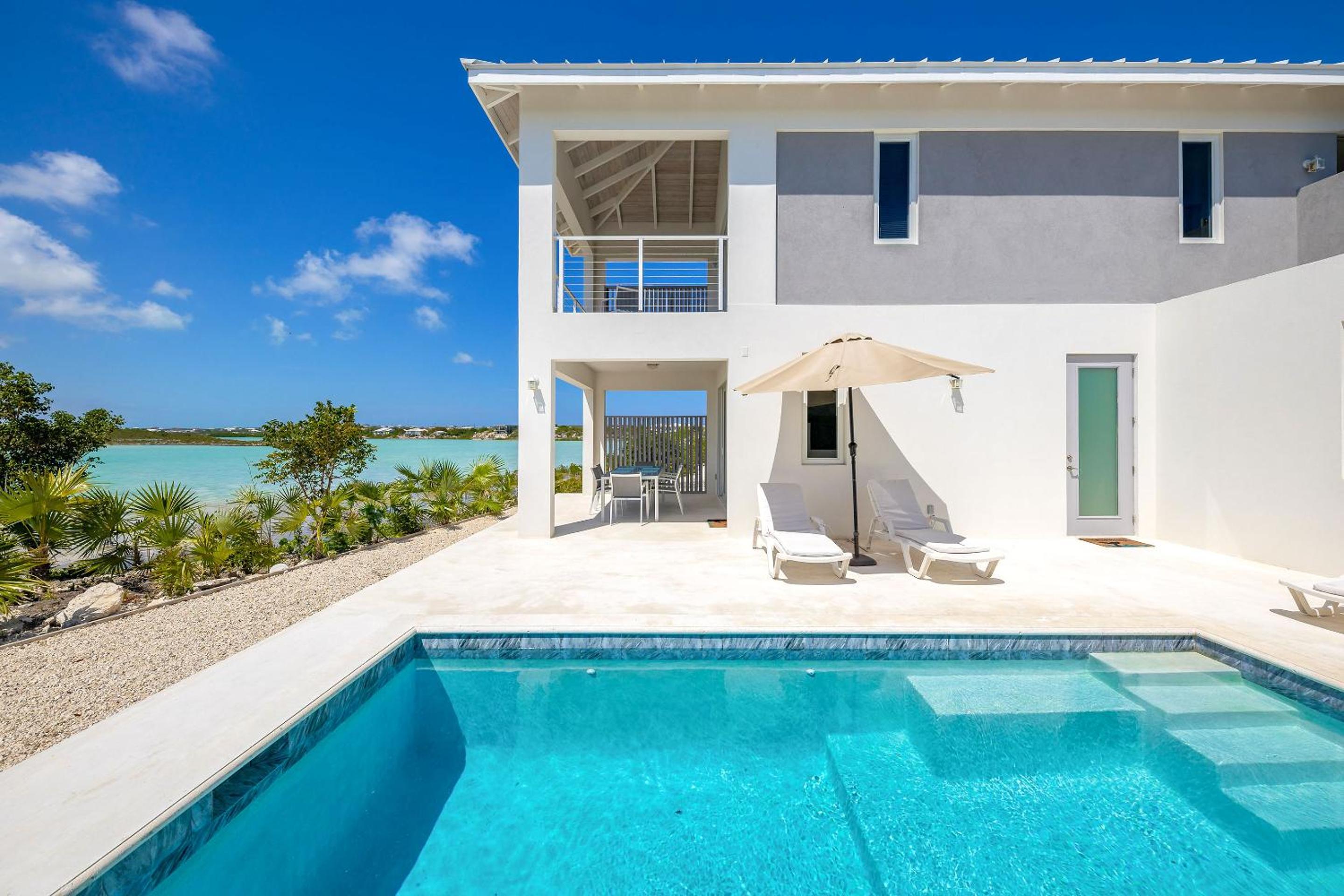 Three-Bedroom Villa photo 2