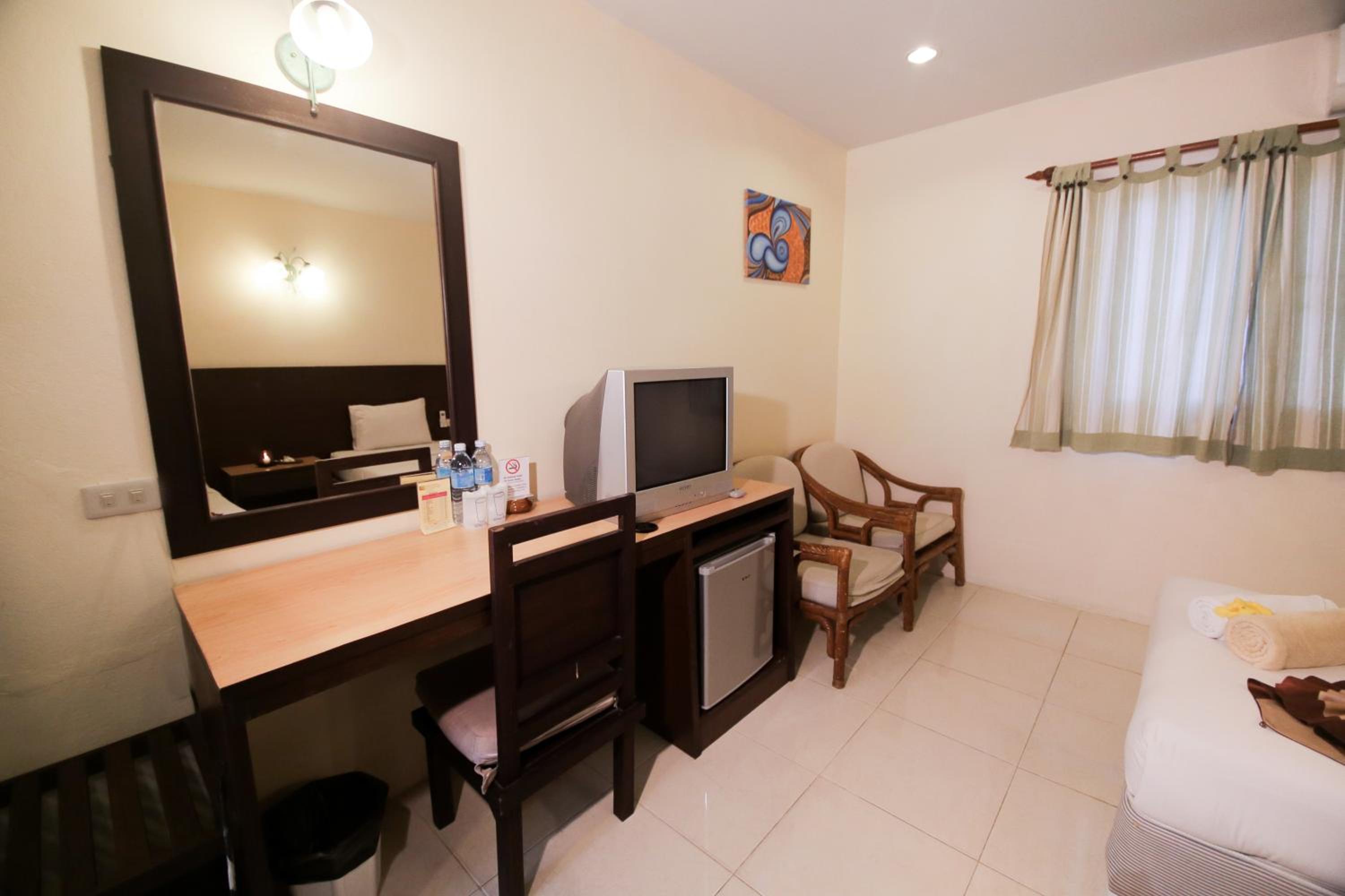 Standard Double or Twin Room - Photo 7