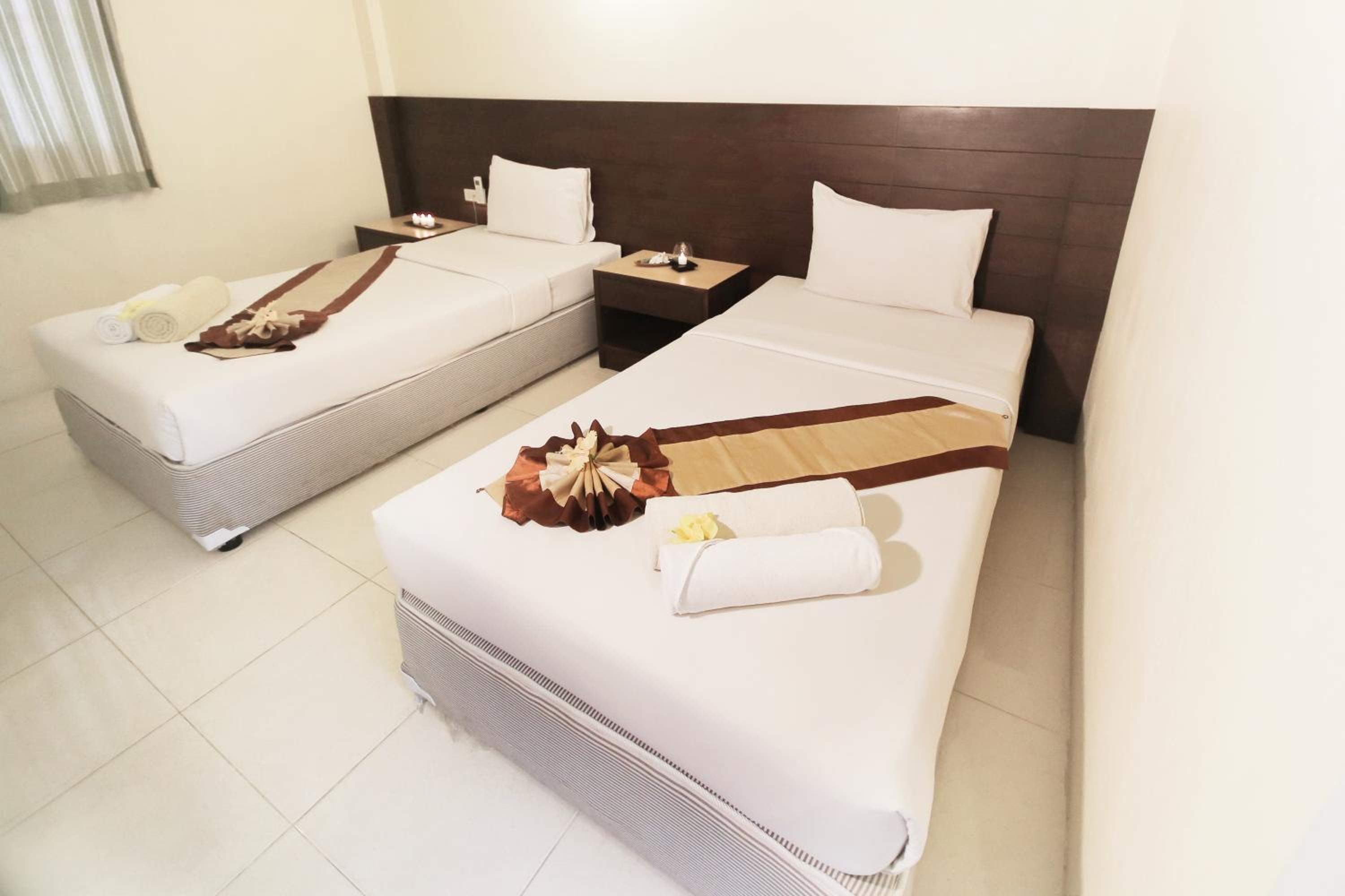 Standard Double or Twin Room - Photo 10