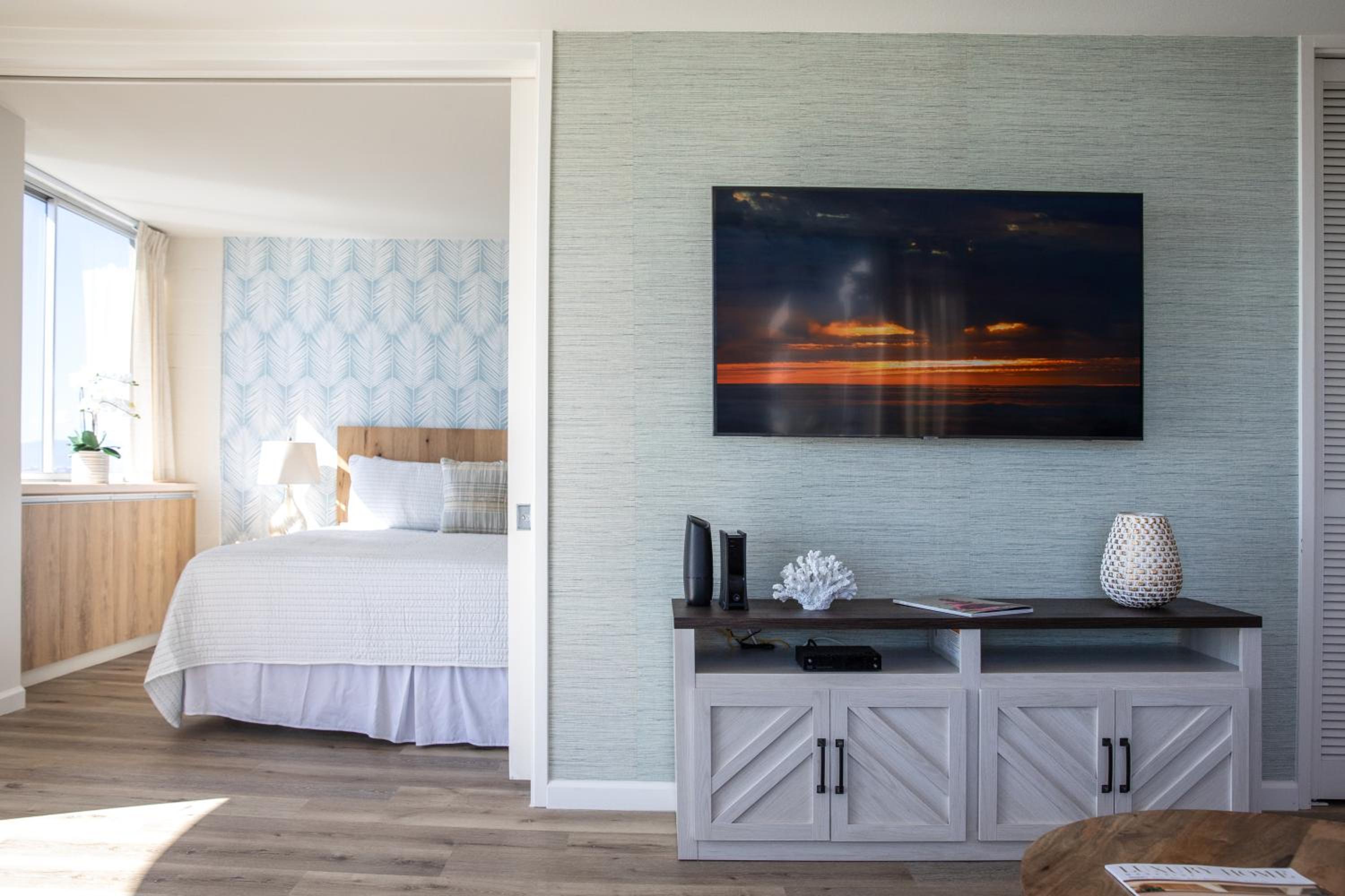 Ilikai Collection 12 Corner Oceanfront Condo with amazing views: One-Bedroom Apartment photo