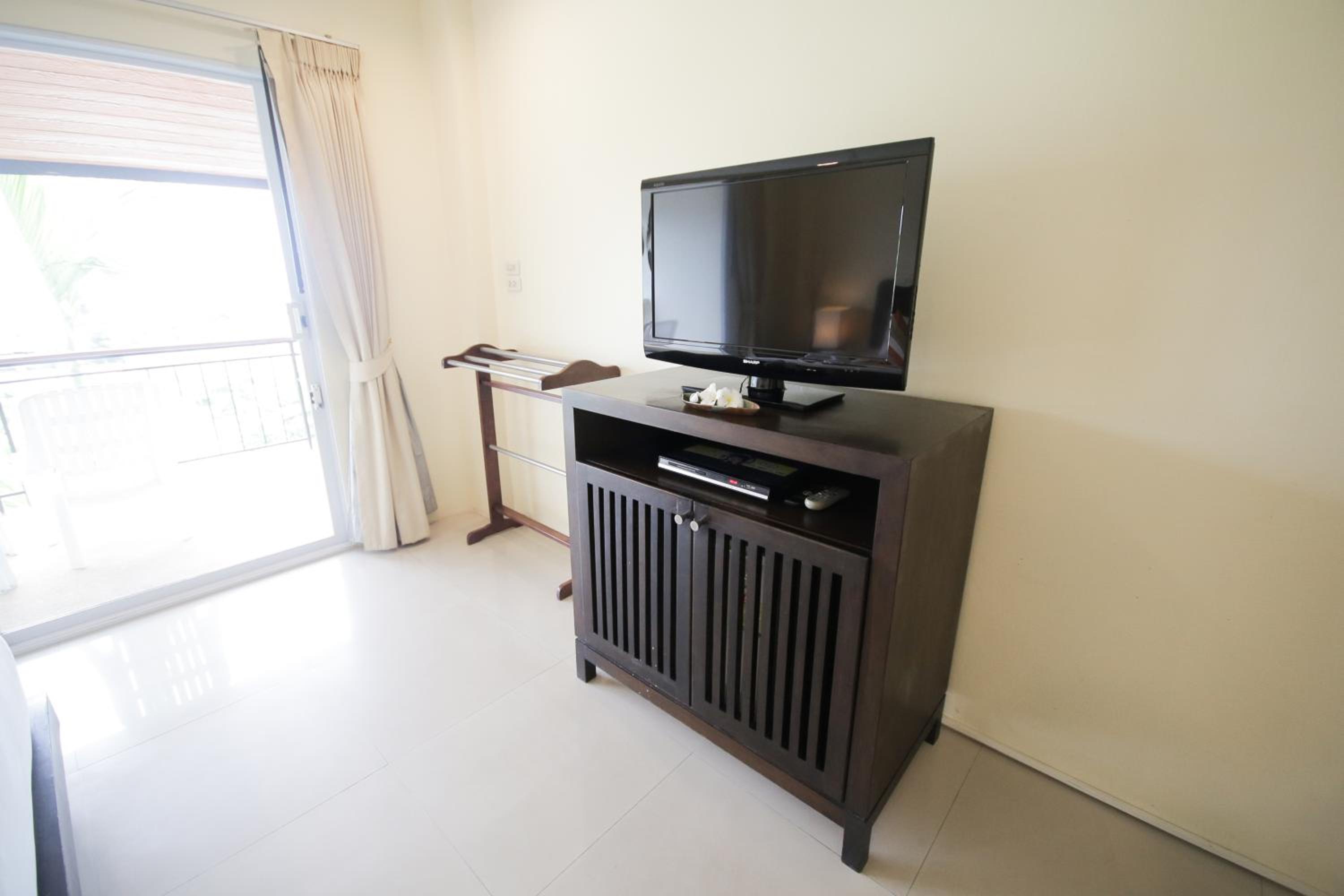 Deluxe Double or Twin Room - Photo 6