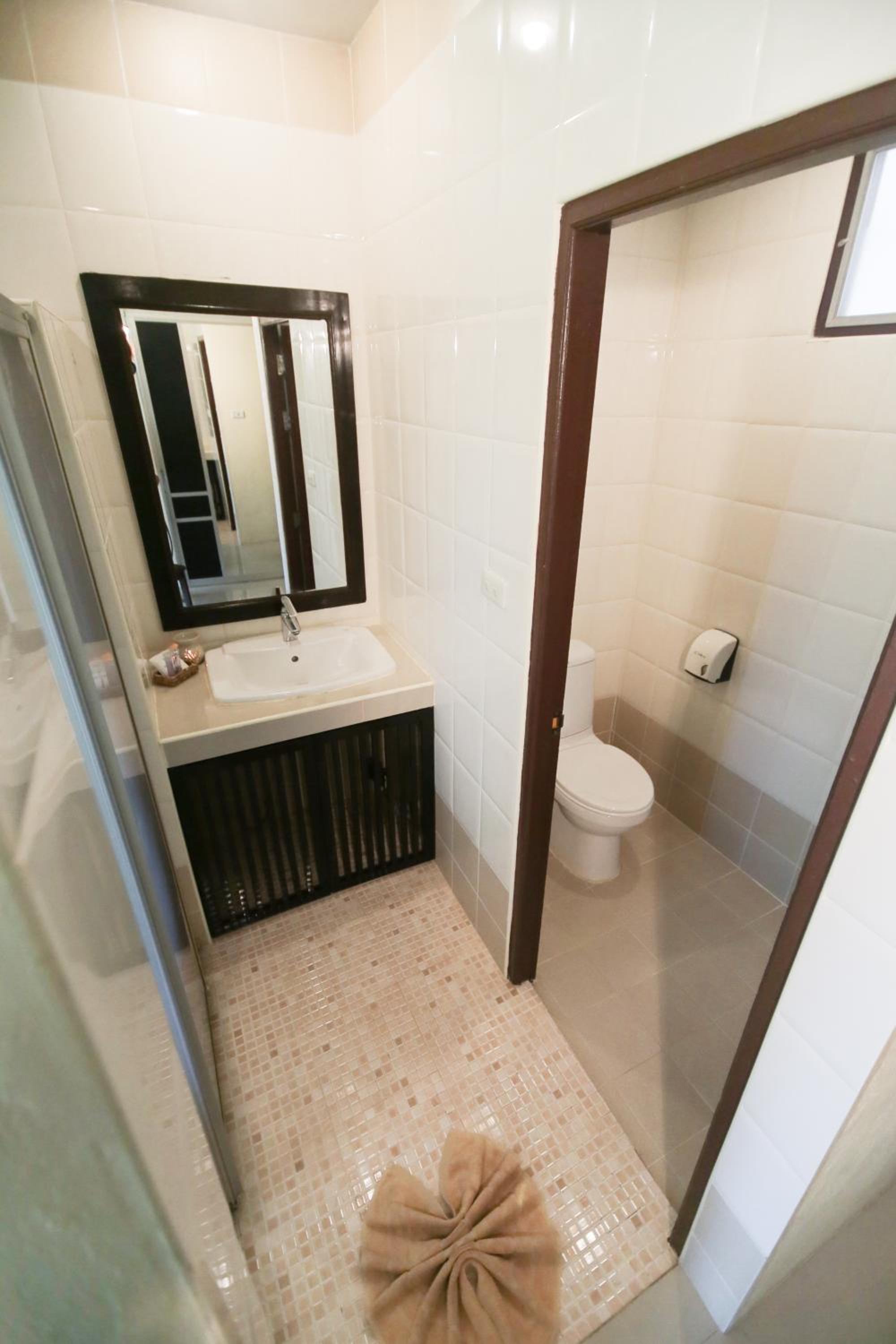 Deluxe Double or Twin Room - Photo 9