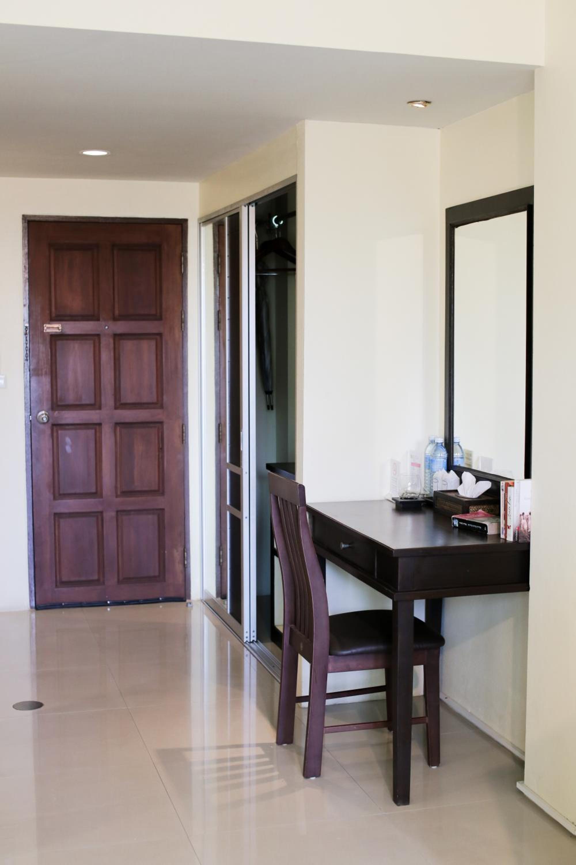 Deluxe Double or Twin Room - Photo 10