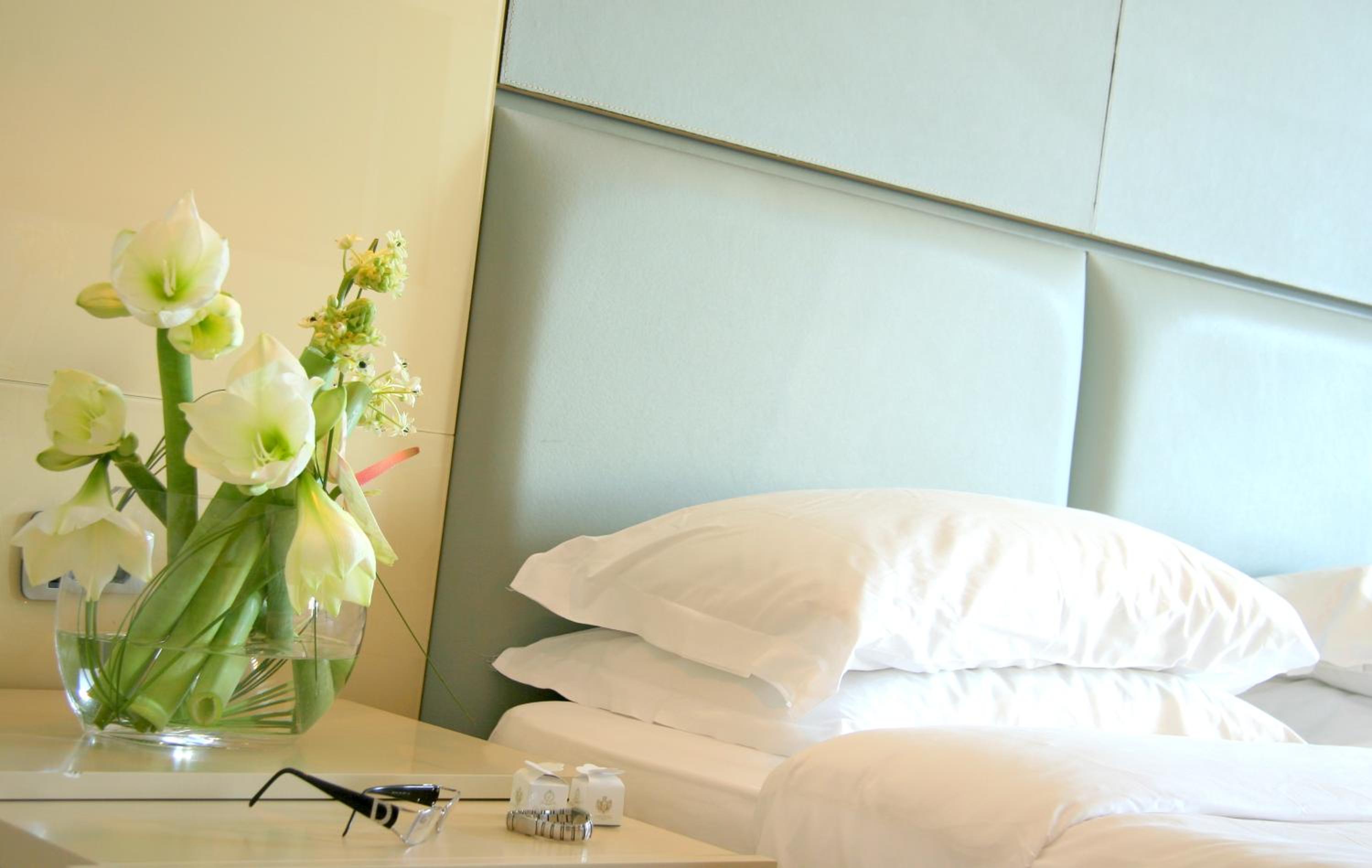 Bed & Sleeping Area