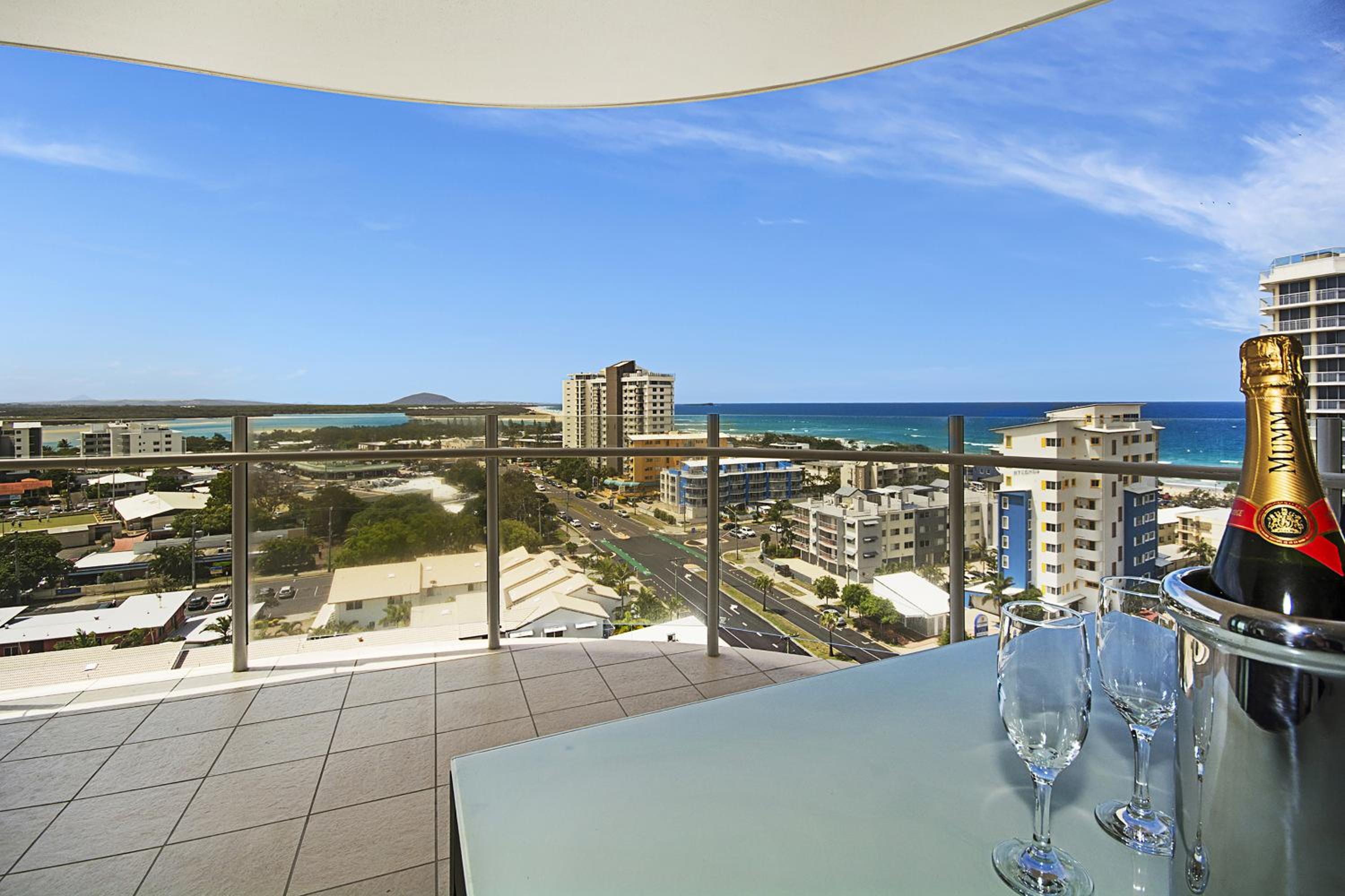 Three-Bedroom Apartment with Ocean View photo 2