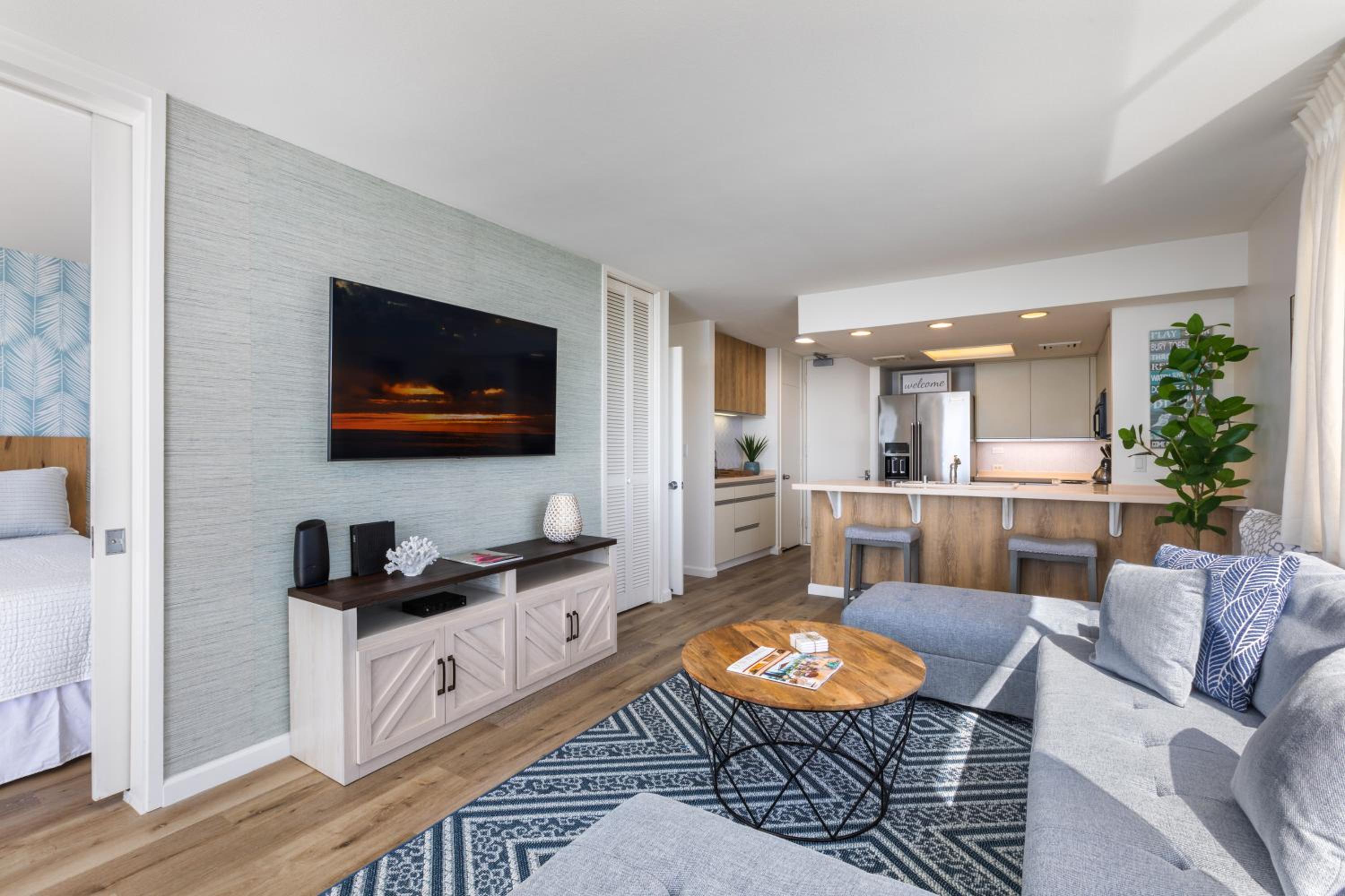 Ilikai Collection 12 Corner Oceanfront Condo with amazing views: One-Bedroom Apartment photo