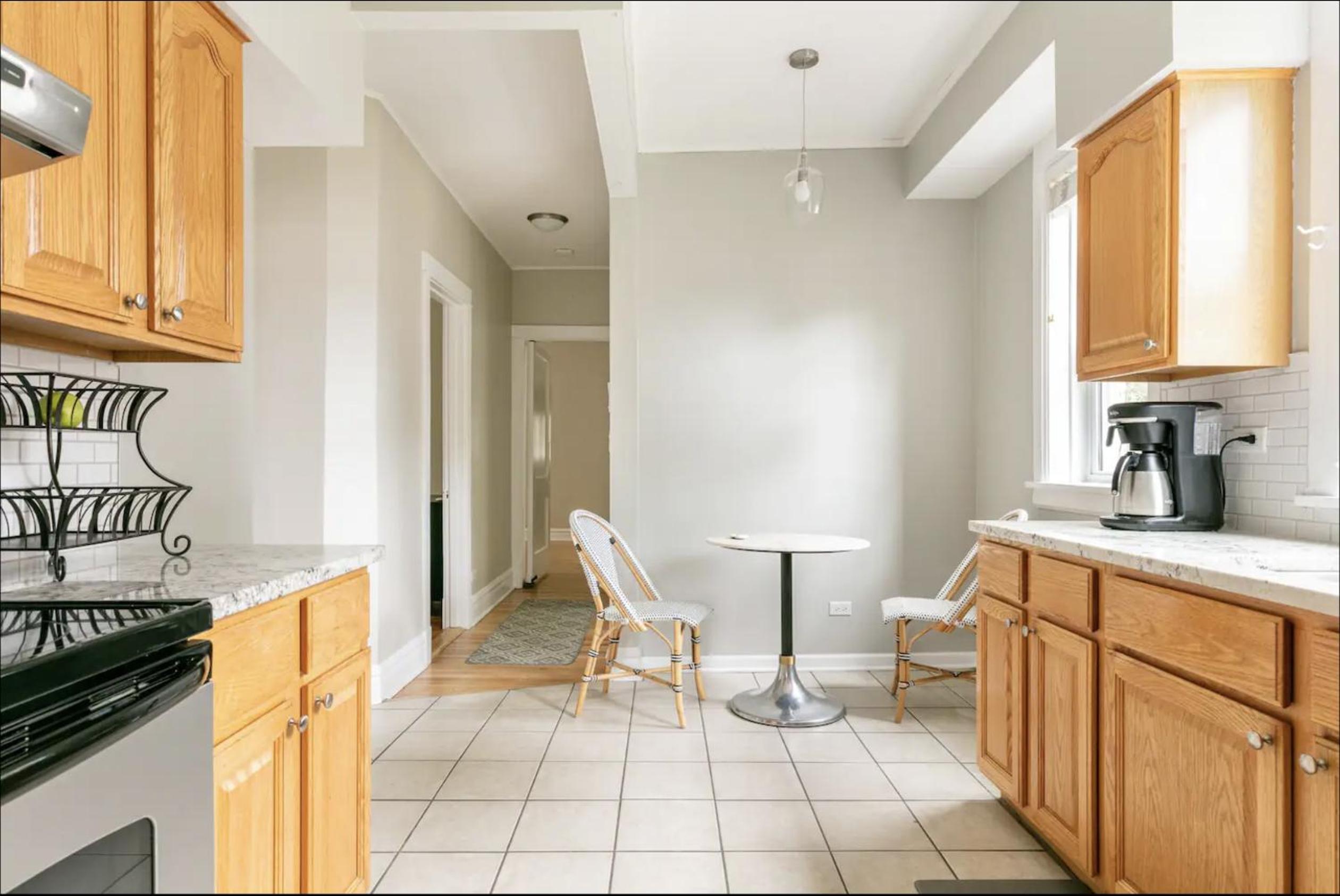 Six-Bedroom House photo 2