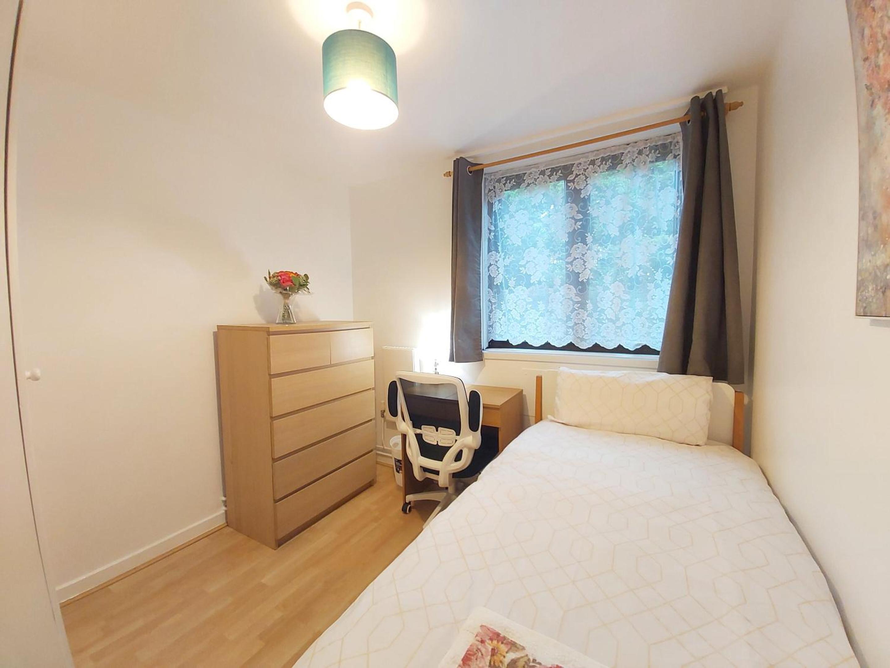 Standard Single Room with Shared Bathroom photo 3