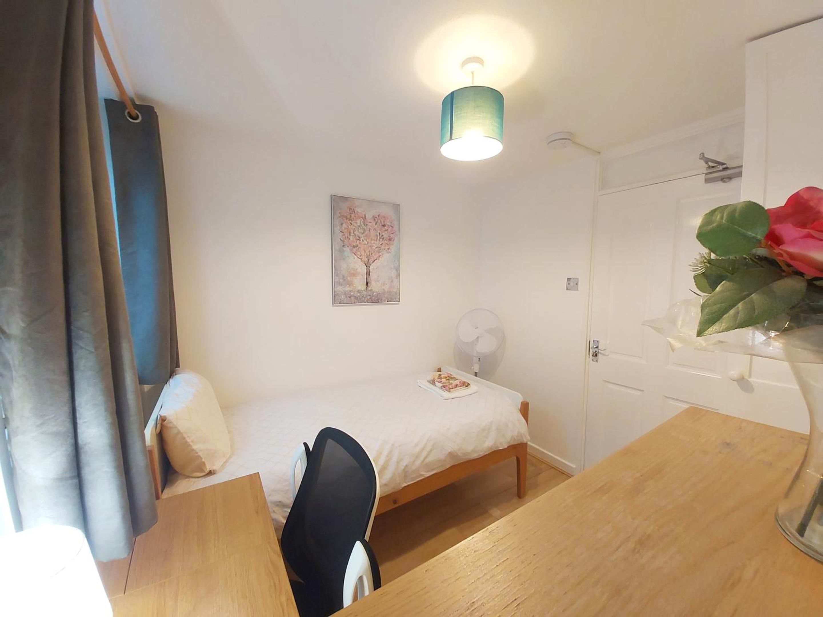 Standard Single Room with Shared Bathroom photo 1