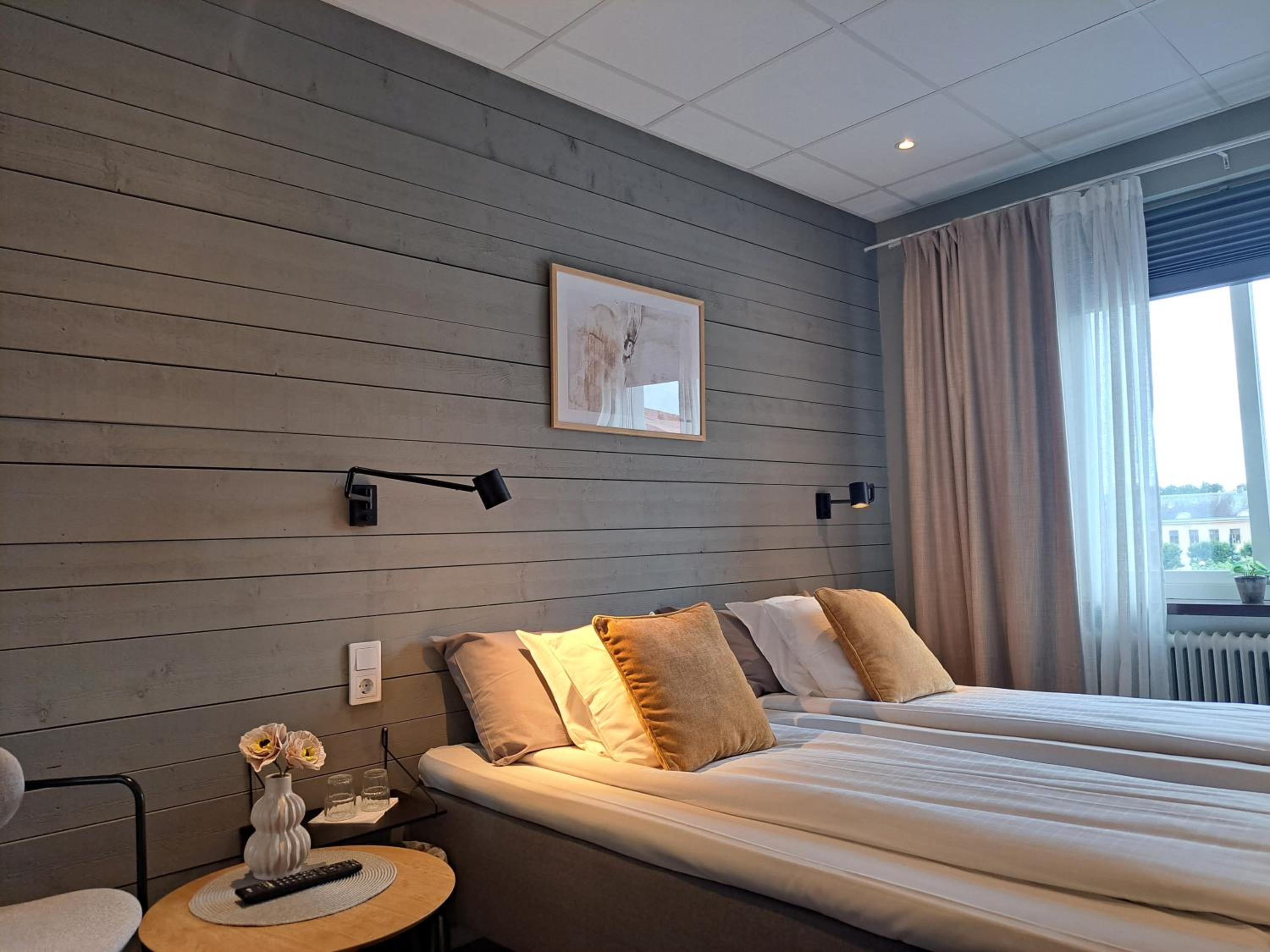 Standard Queen Room