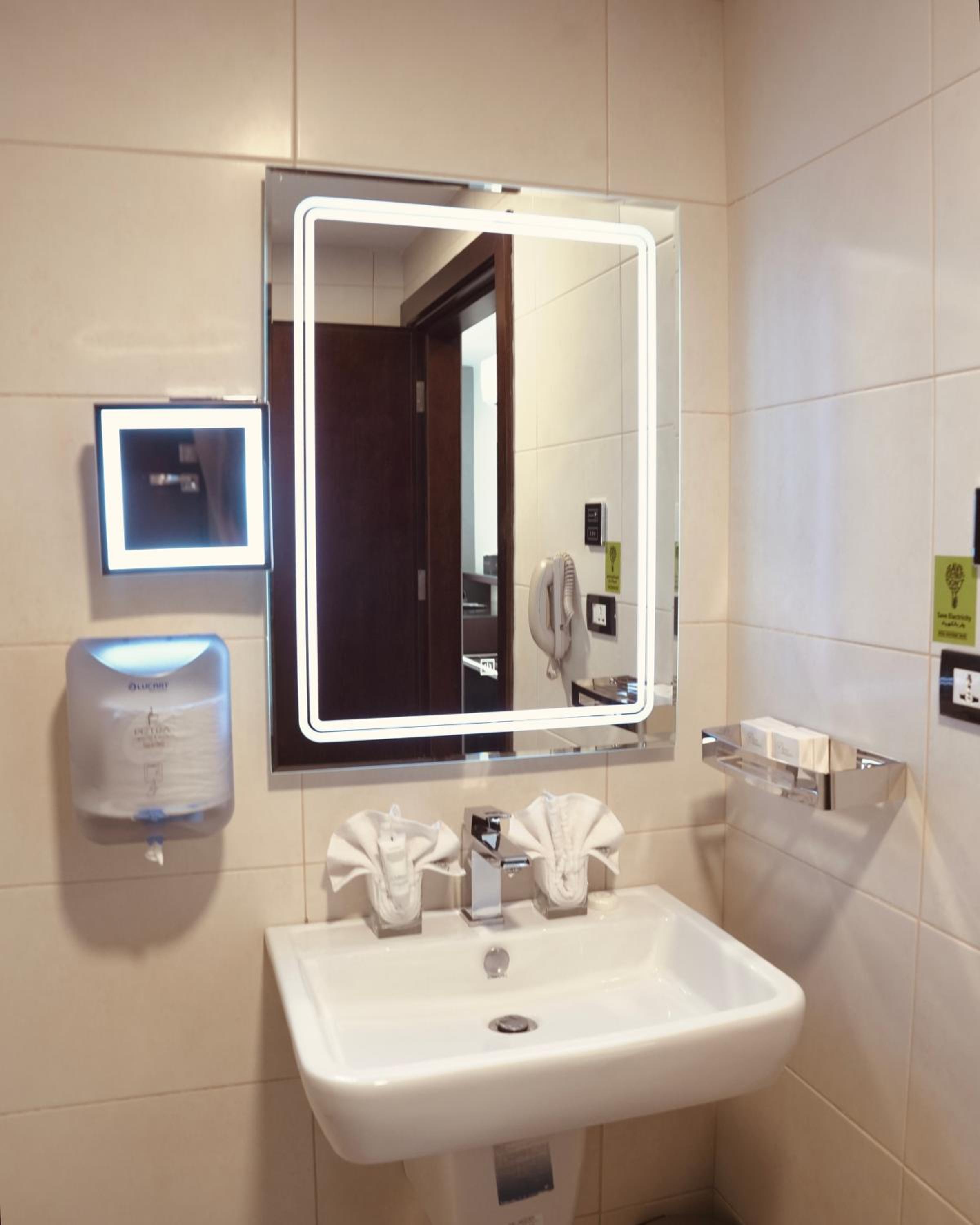 Standard Double or Twin Room - Photo 2